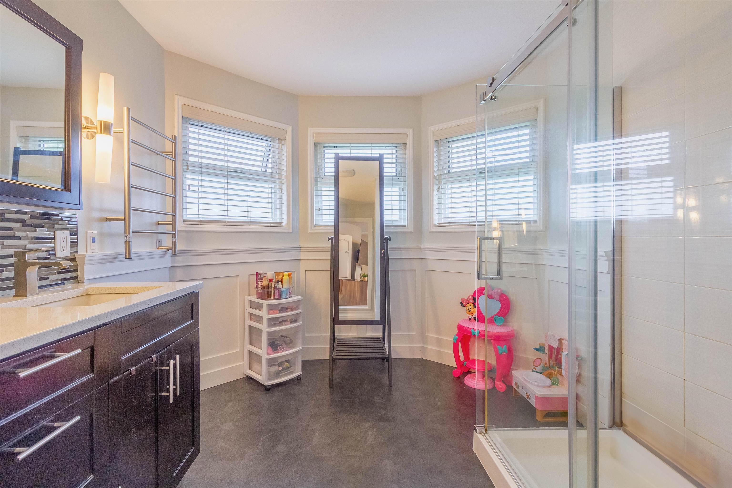 1872 WALNUT CRESCENT 19