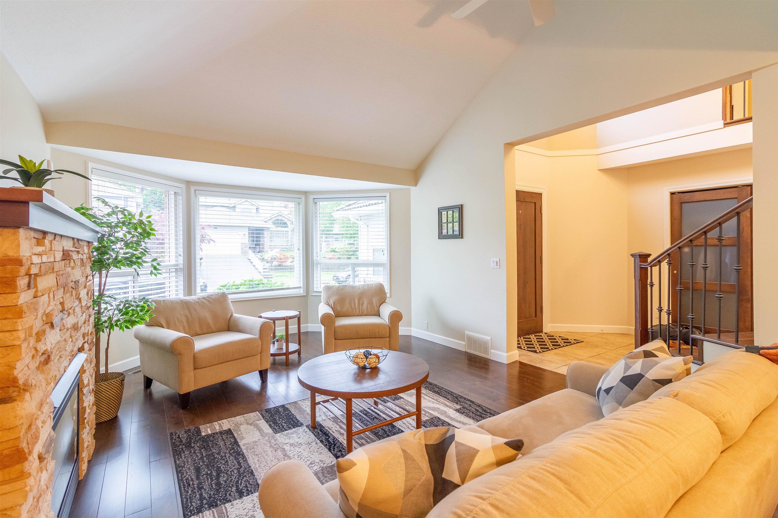 1872 WALNUT CRESCENT 4