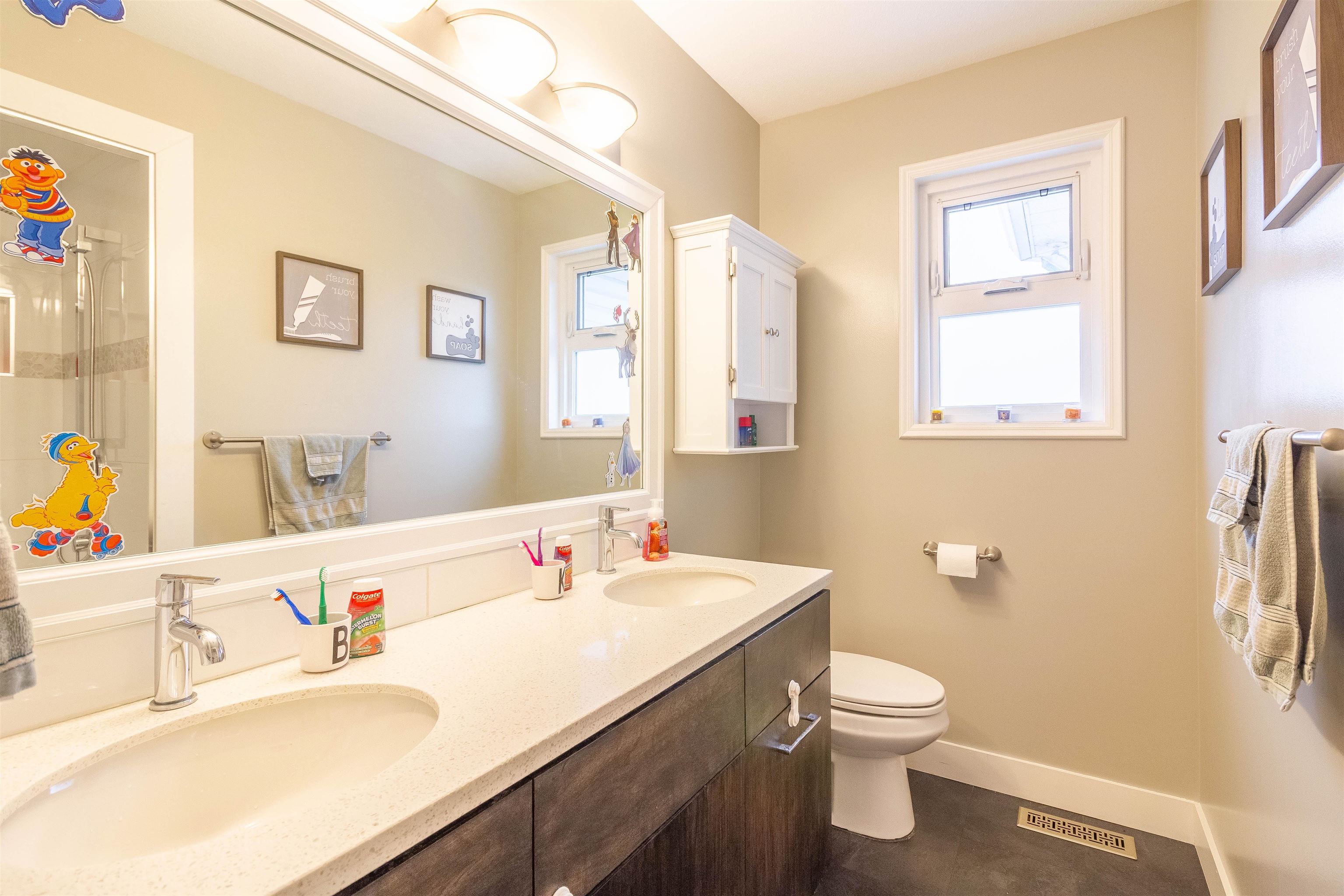 1872 WALNUT CRESCENT 25