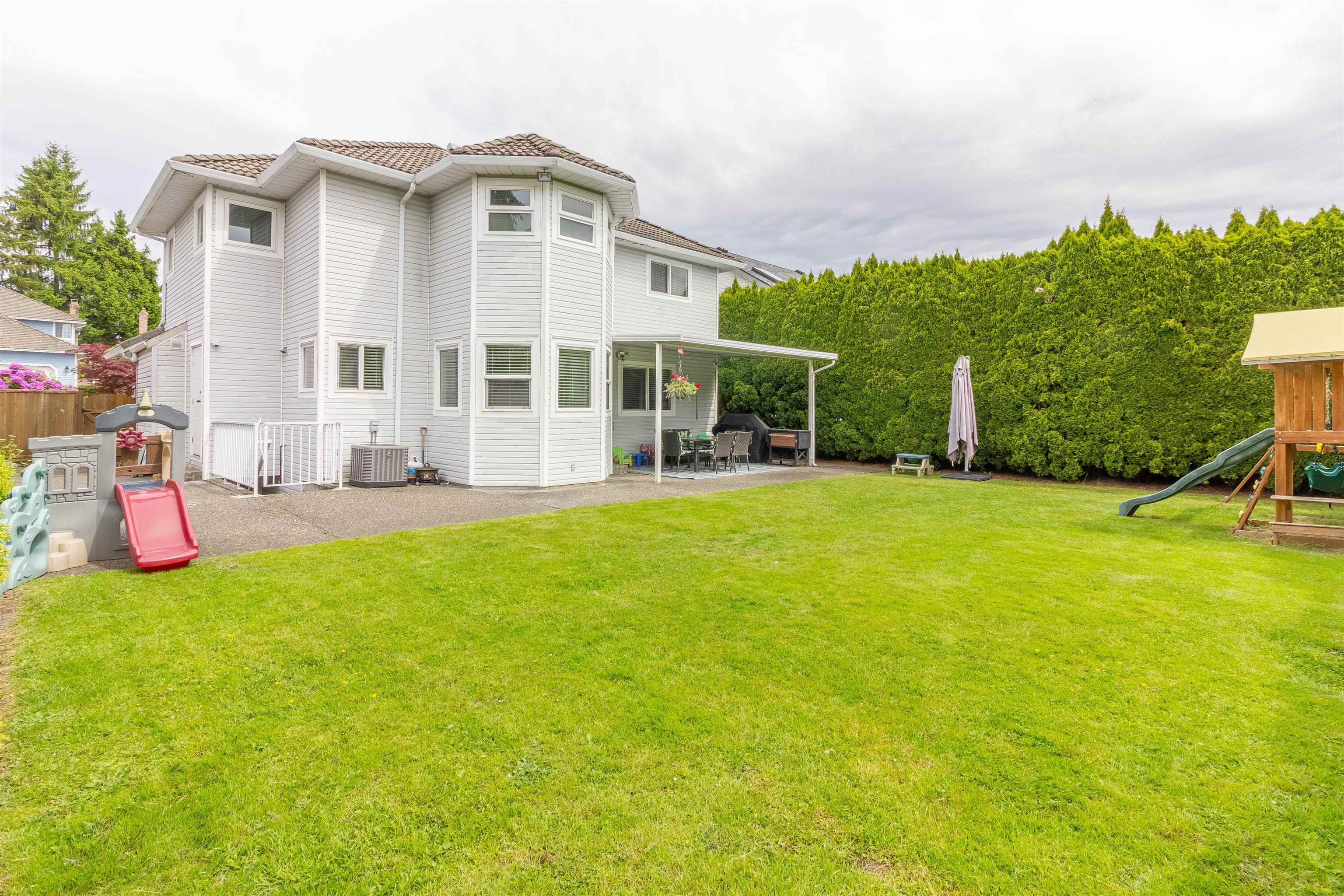 1872 WALNUT CRESCENT 38