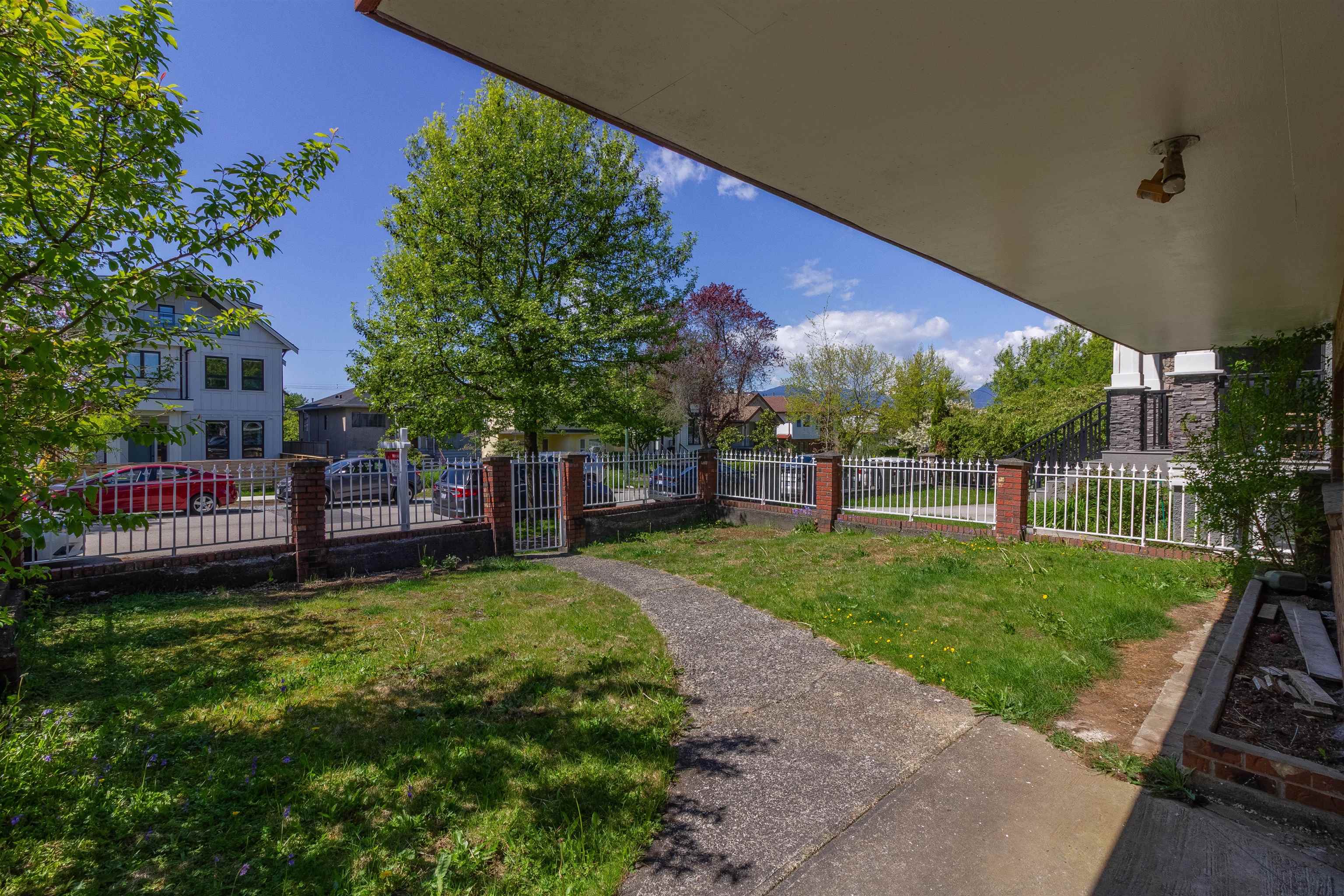 1260 ROSSLAND STREET 38