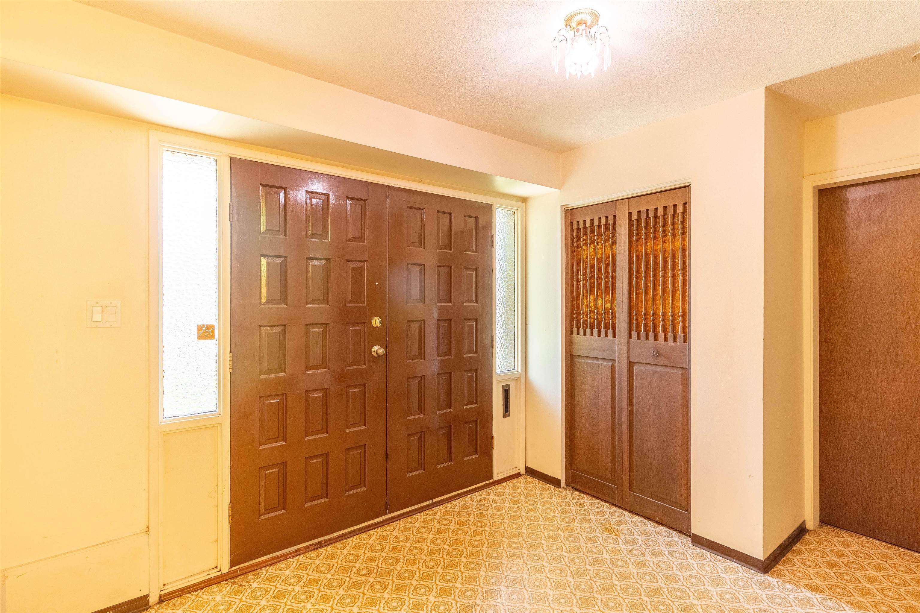 1260 ROSSLAND STREET 35