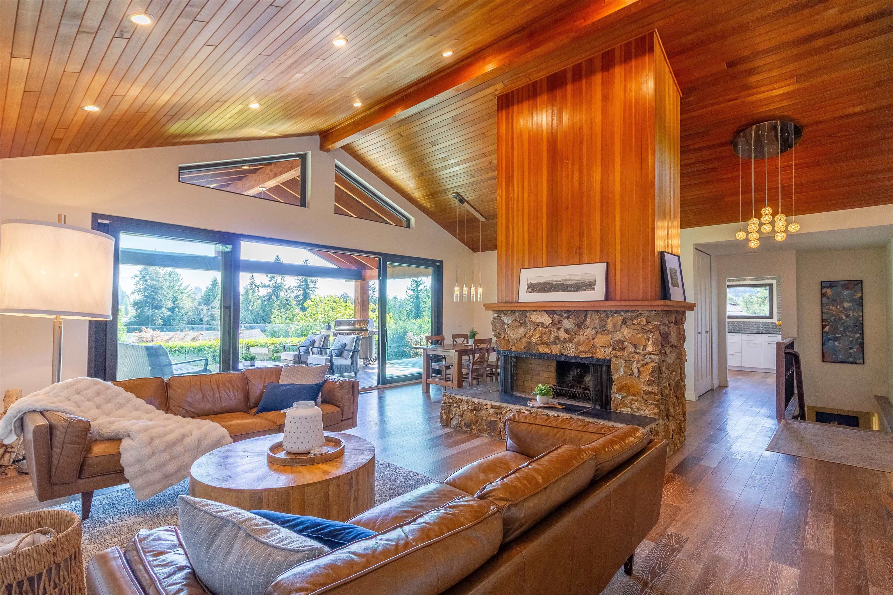 302 OXFORD DRIVE 2