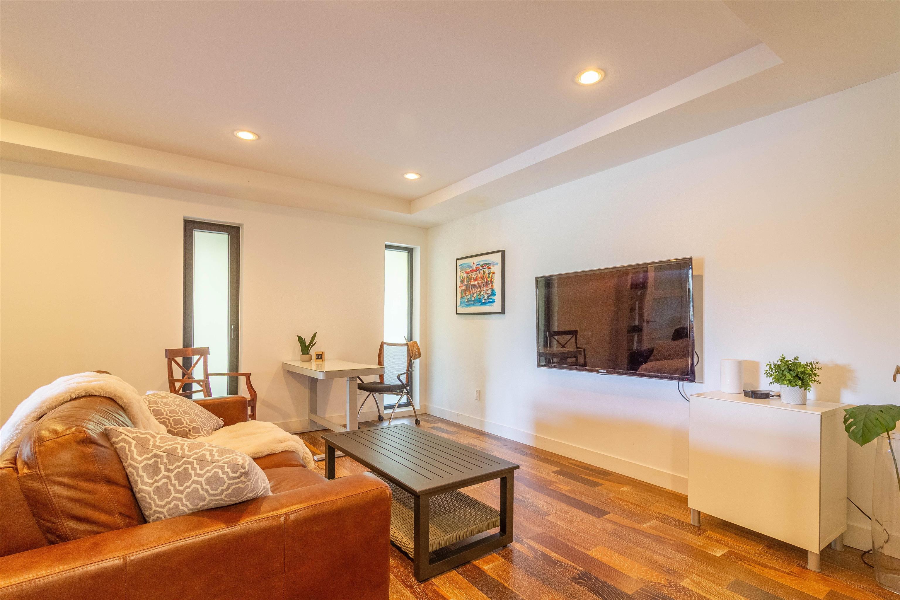 302 OXFORD DRIVE 12