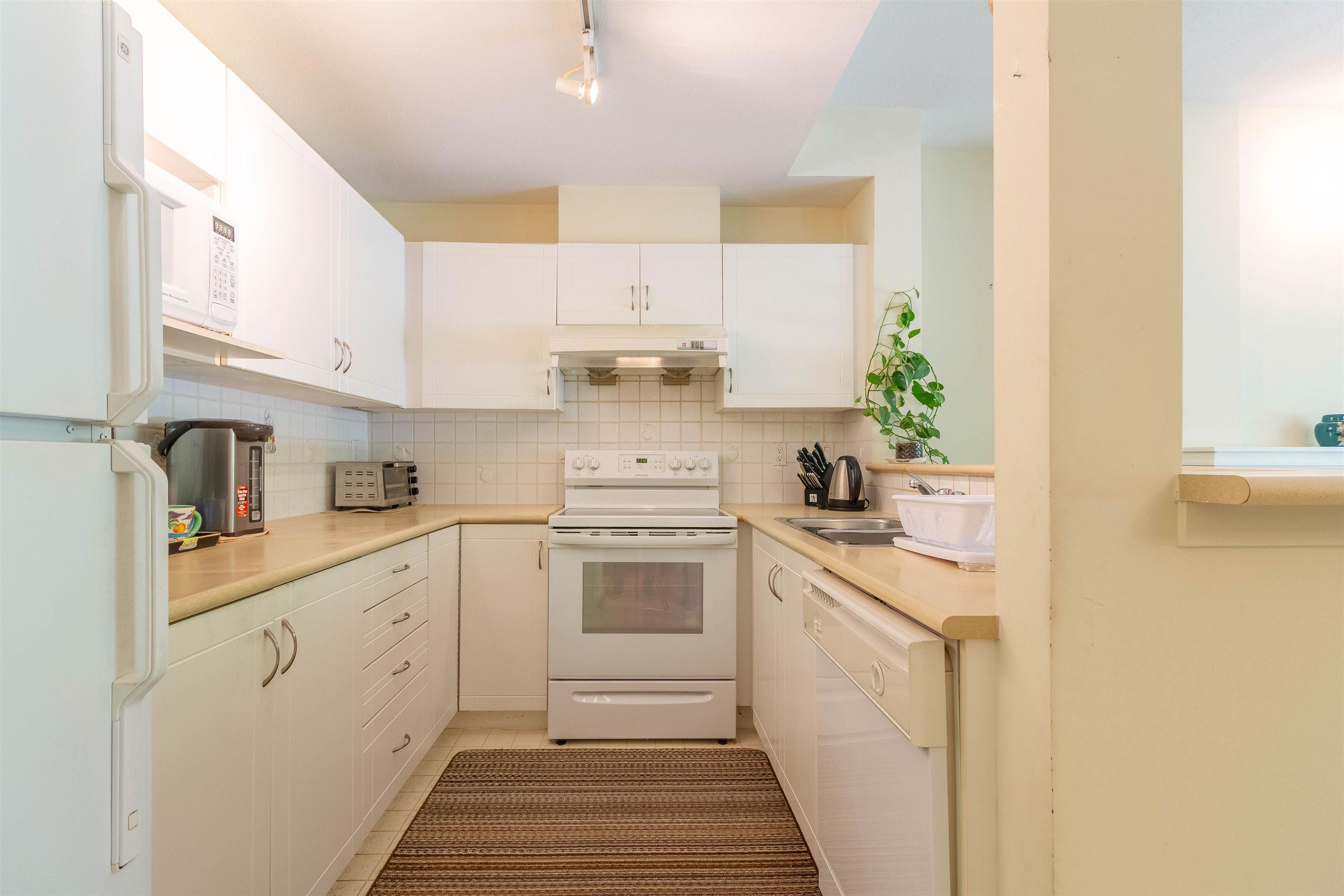 3 3033 TERRAVISTA PLACE 11