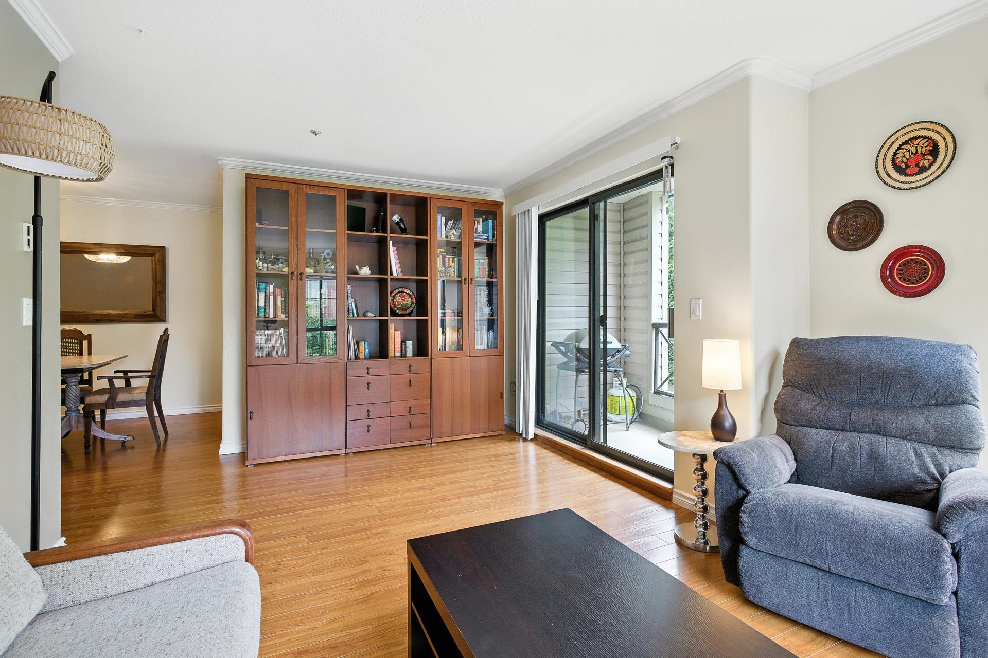 303 2357 WHYTE AVENUE 10