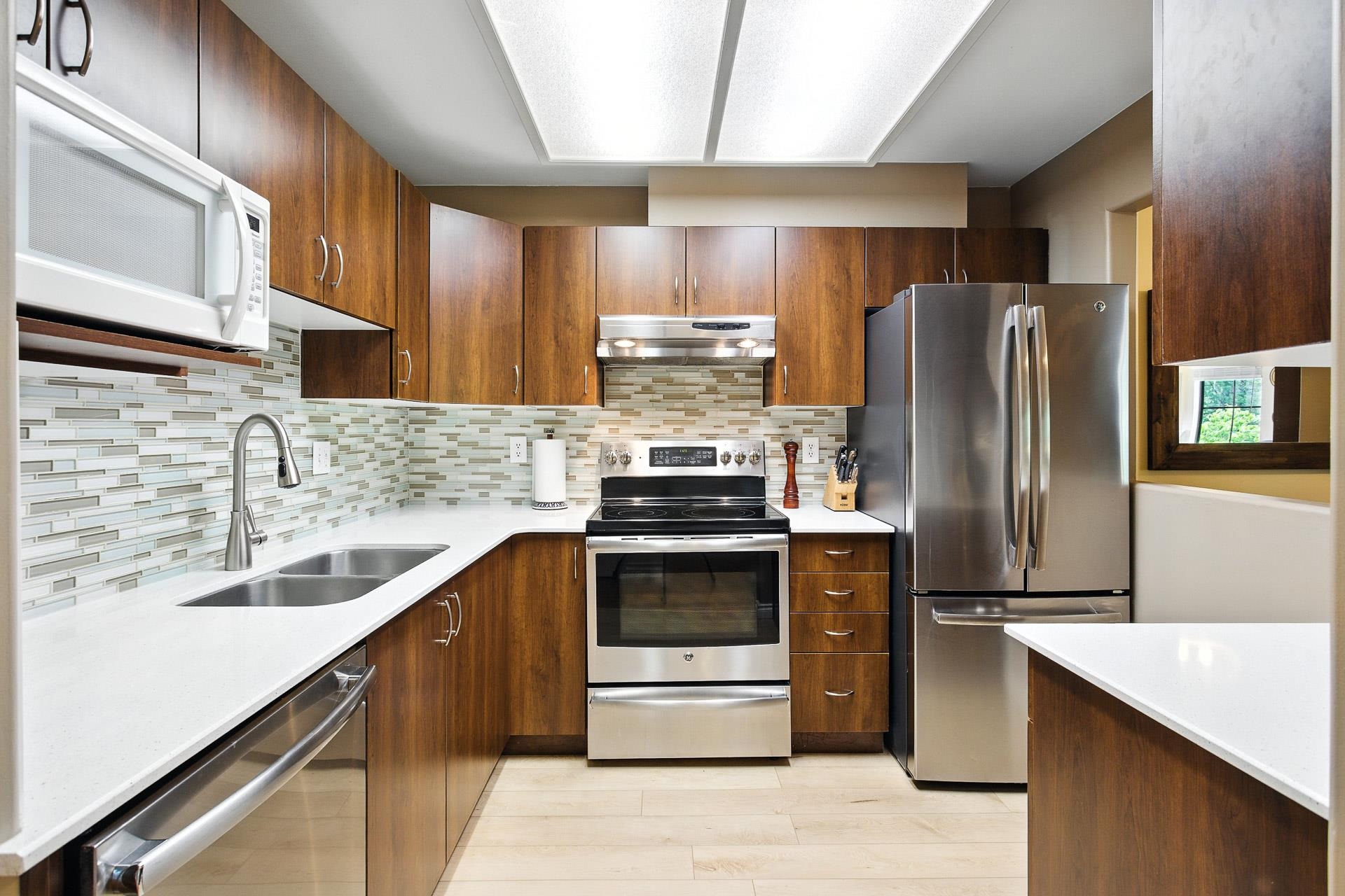 303 2357 WHYTE AVENUE 15