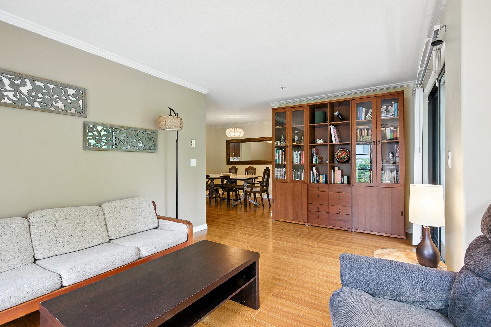 303 2357 WHYTE AVENUE 9