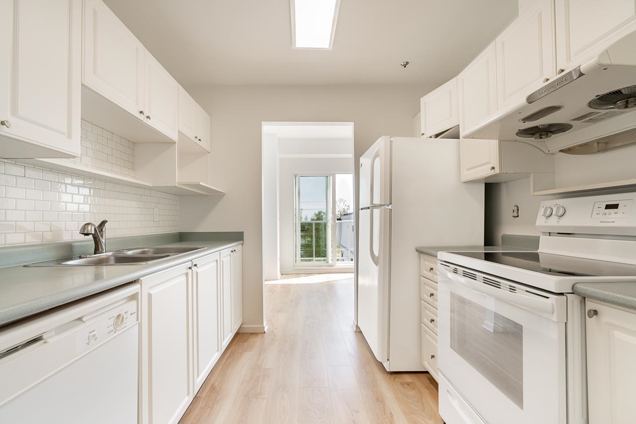 54 2728 CHANDLERY PLACE 10