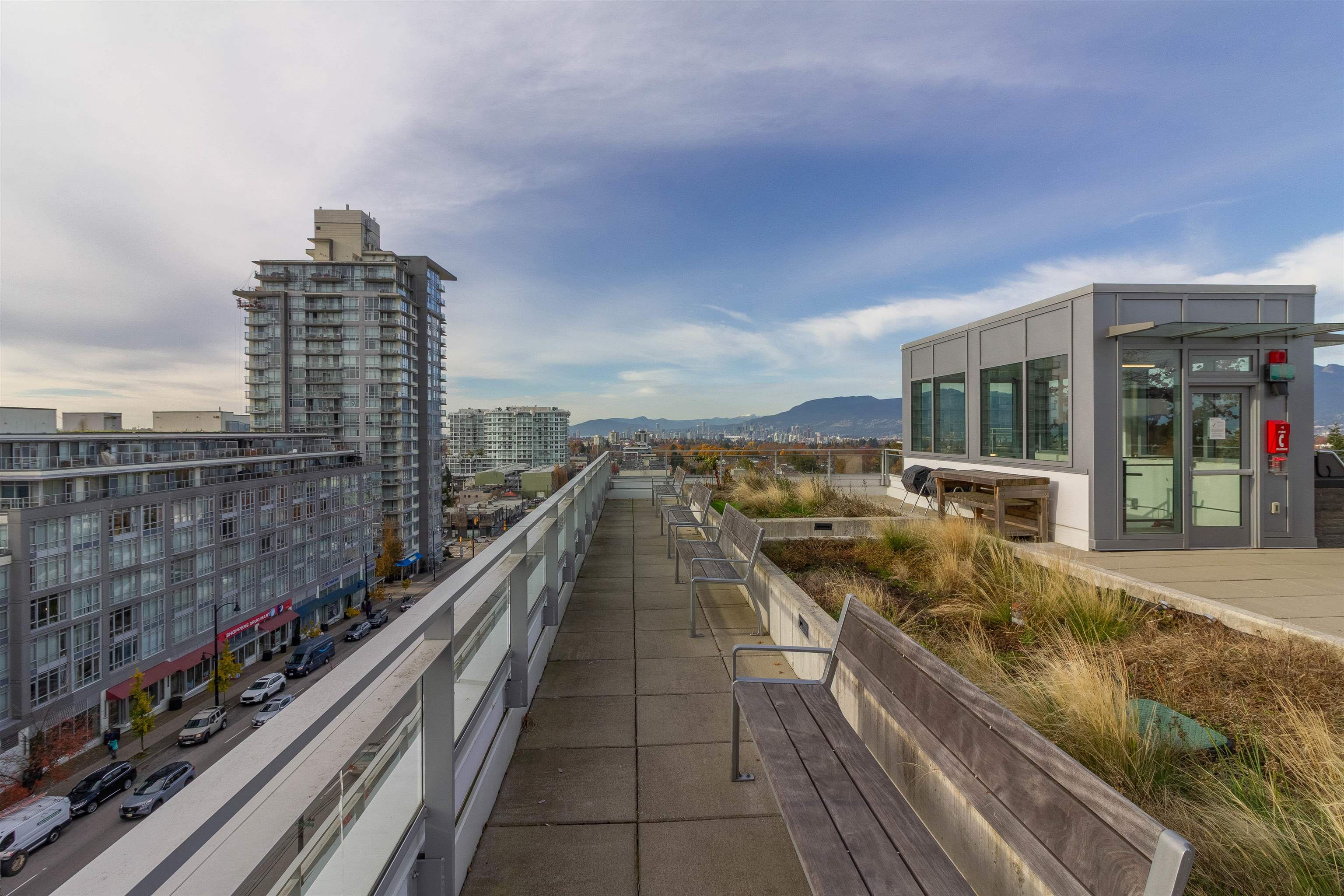 302 2435 KINGSWAY 29