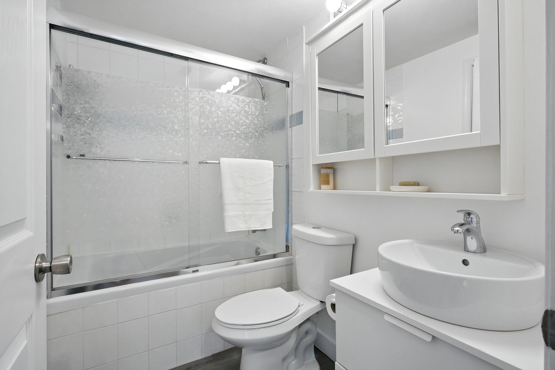 303 2357 WHYTE AVENUE 22