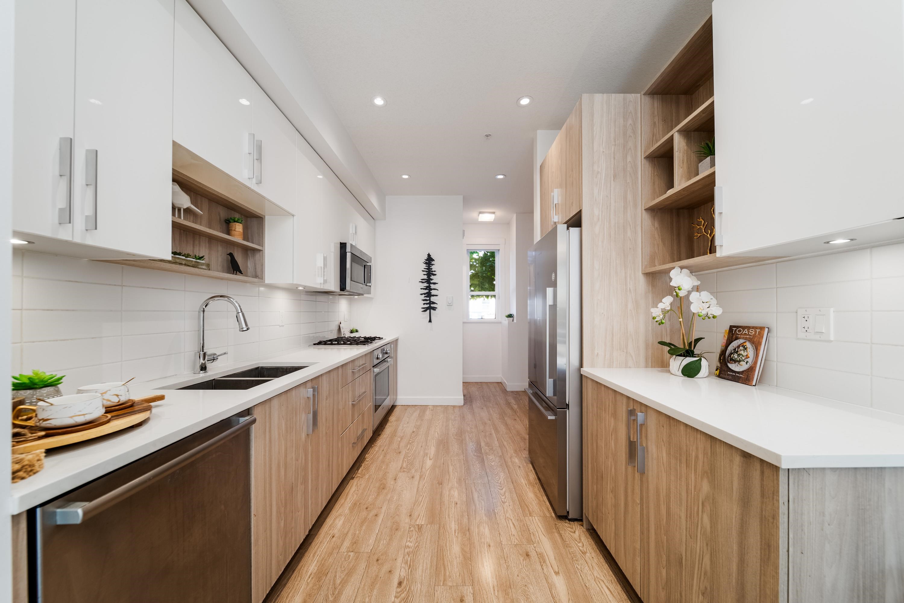 18 7039 MACPHERSON AVENUE 10