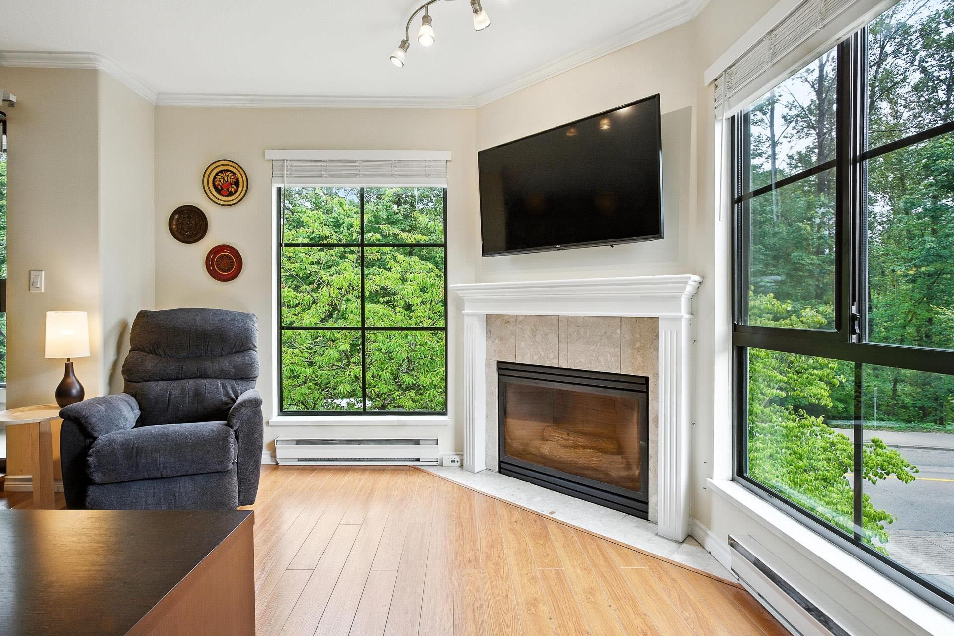 303 2357 WHYTE AVENUE 7
