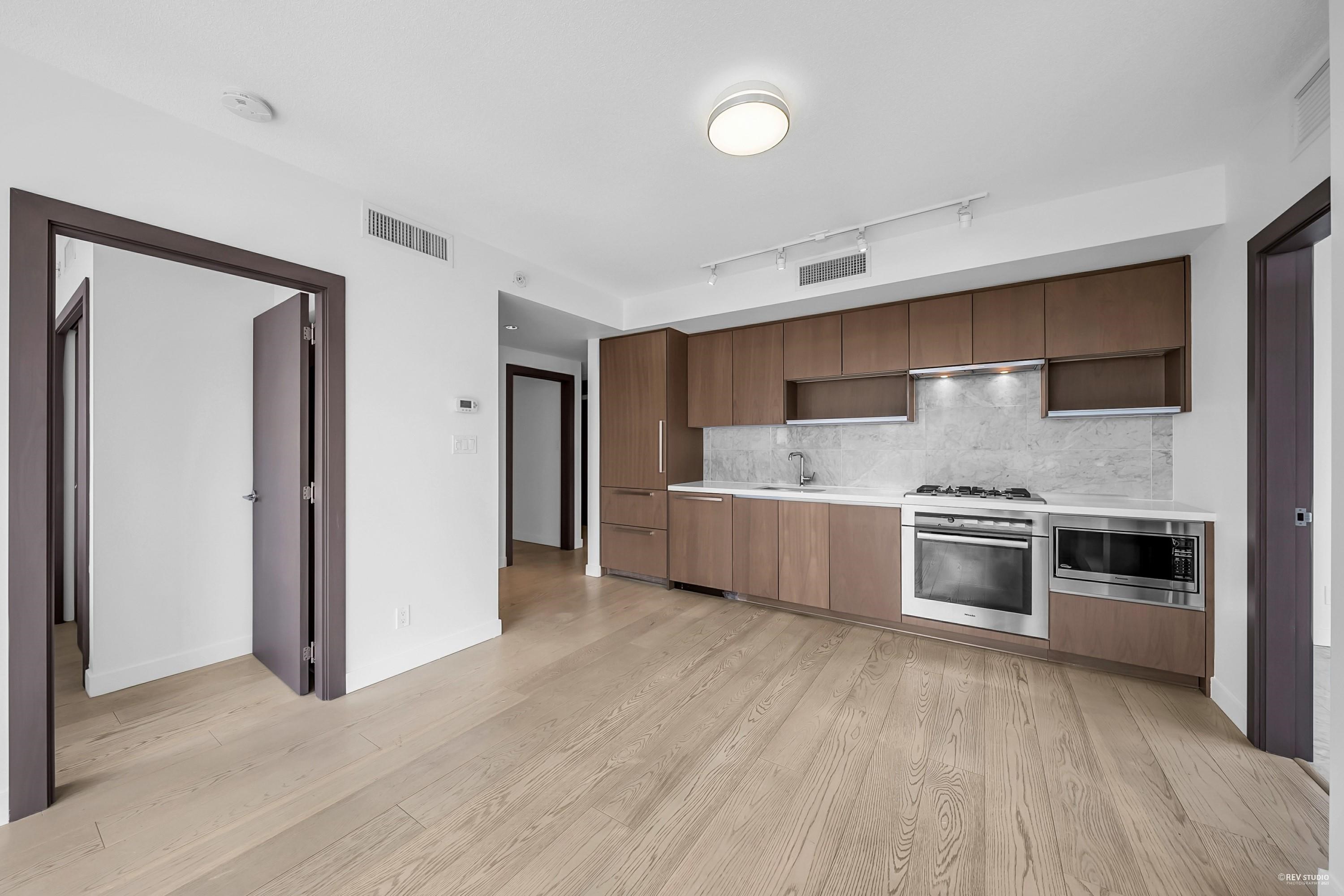 1608 68 SMITHE STREET 5