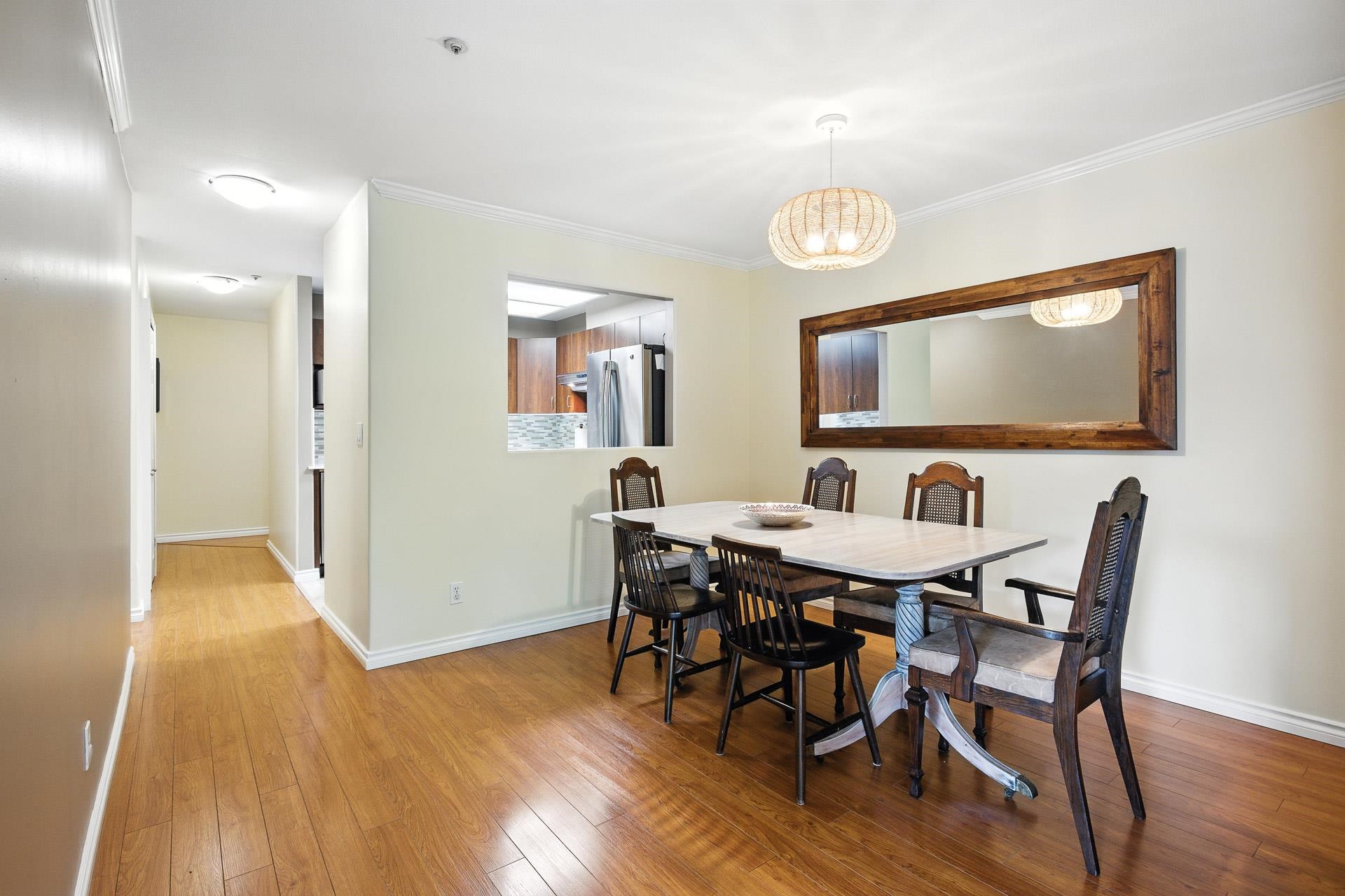 303 2357 WHYTE AVENUE 12