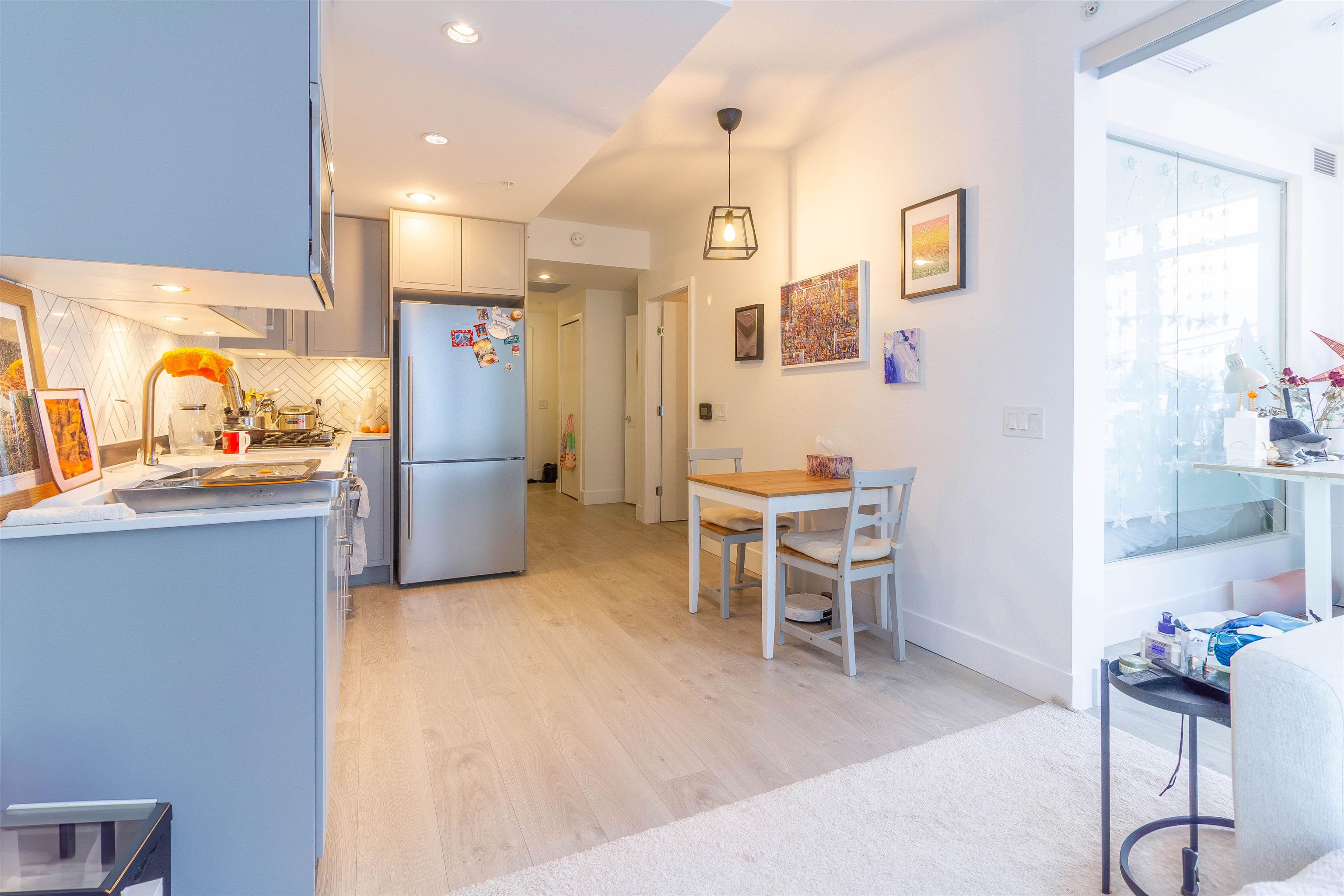 302 2435 KINGSWAY 5