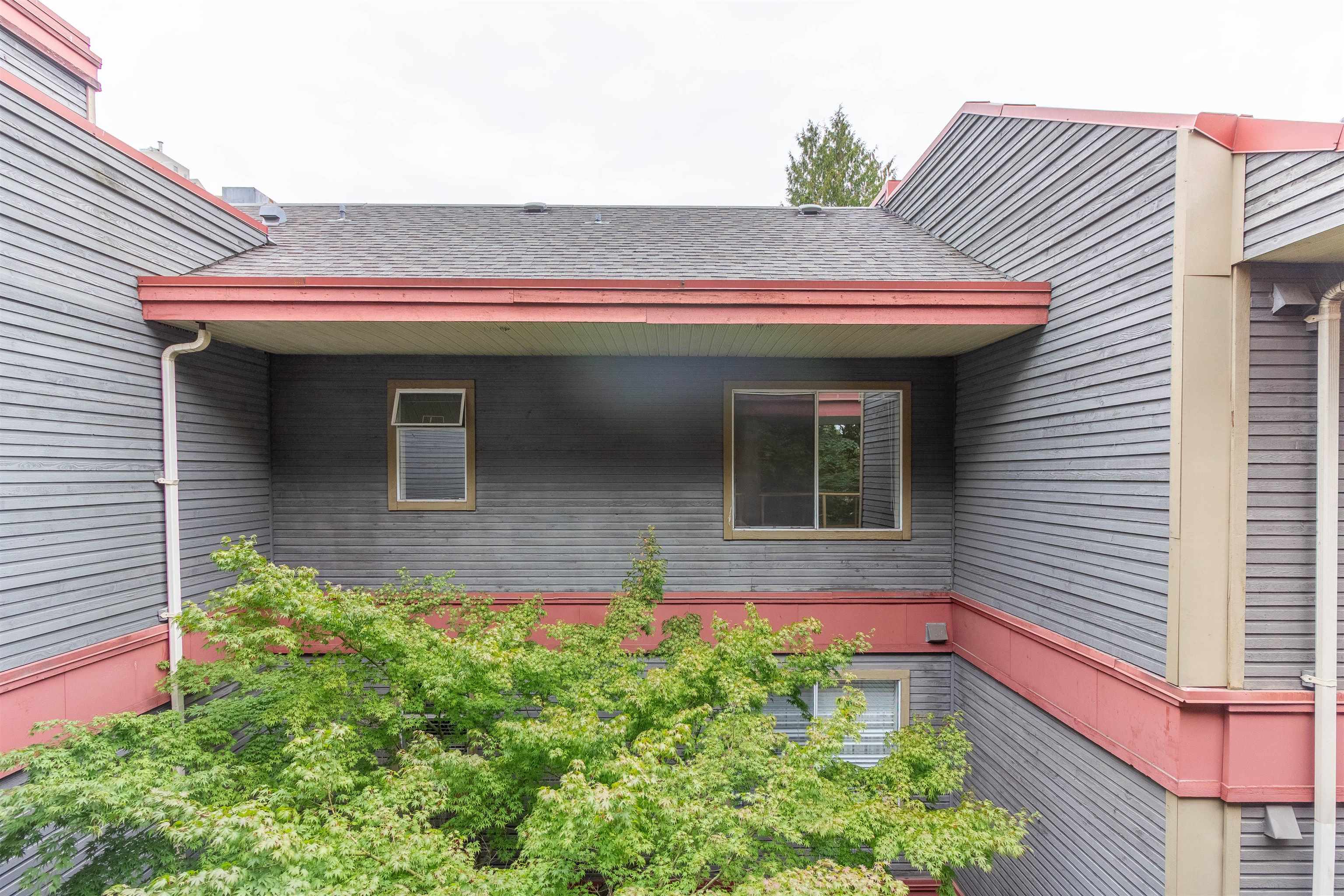 306 4951 SANDERS STREET 27