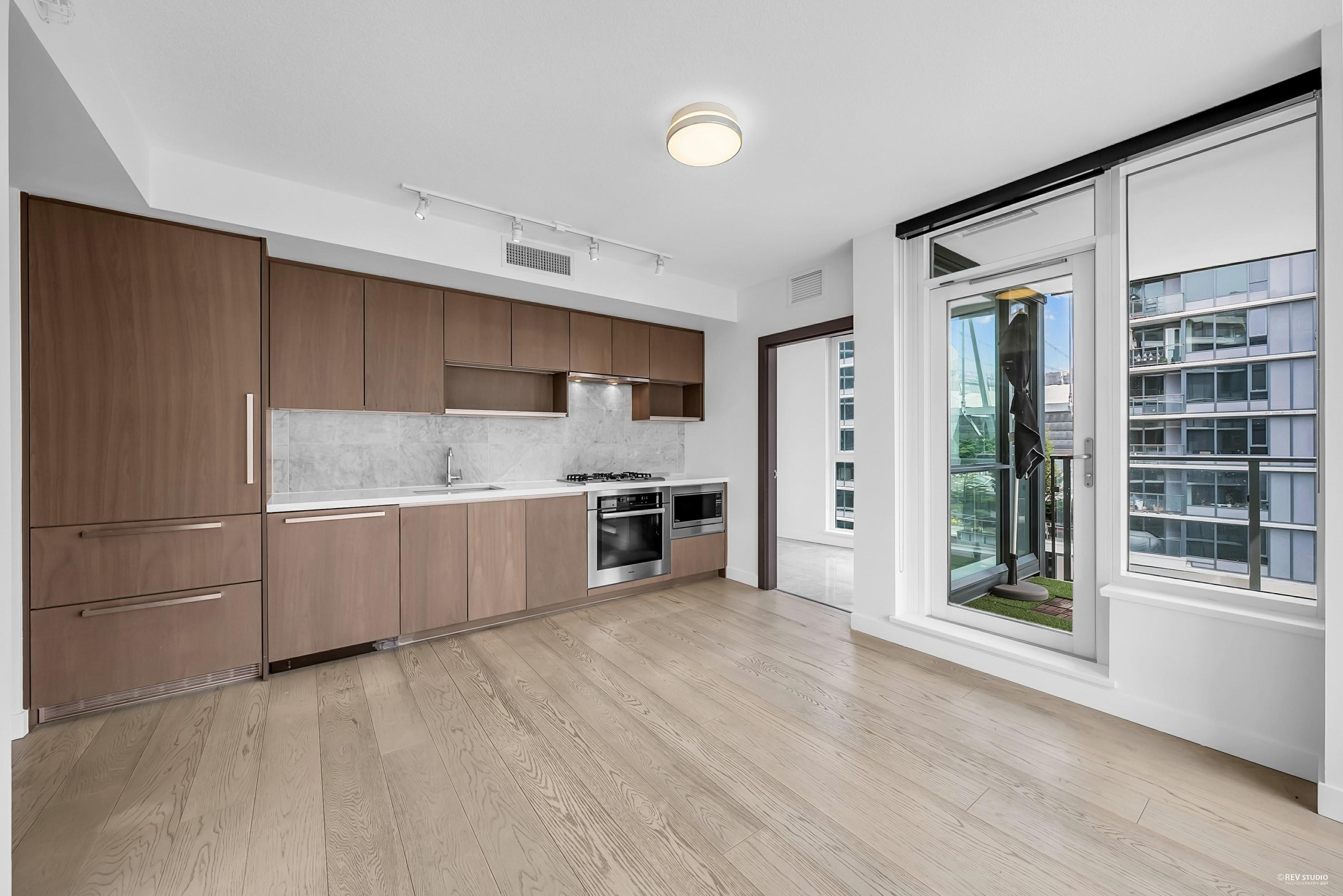 1608 68 SMITHE STREET 7