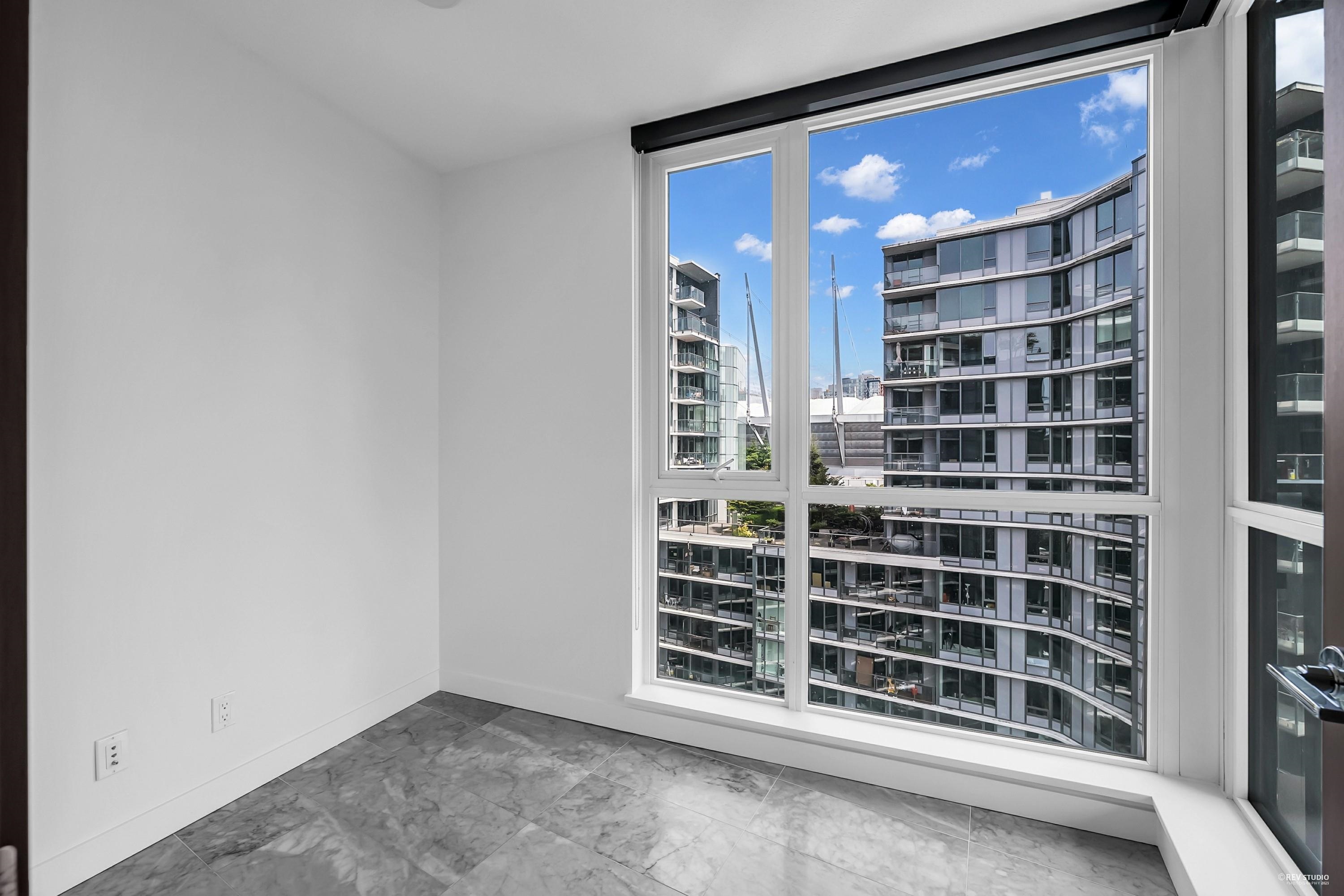 1608 68 SMITHE STREET 16