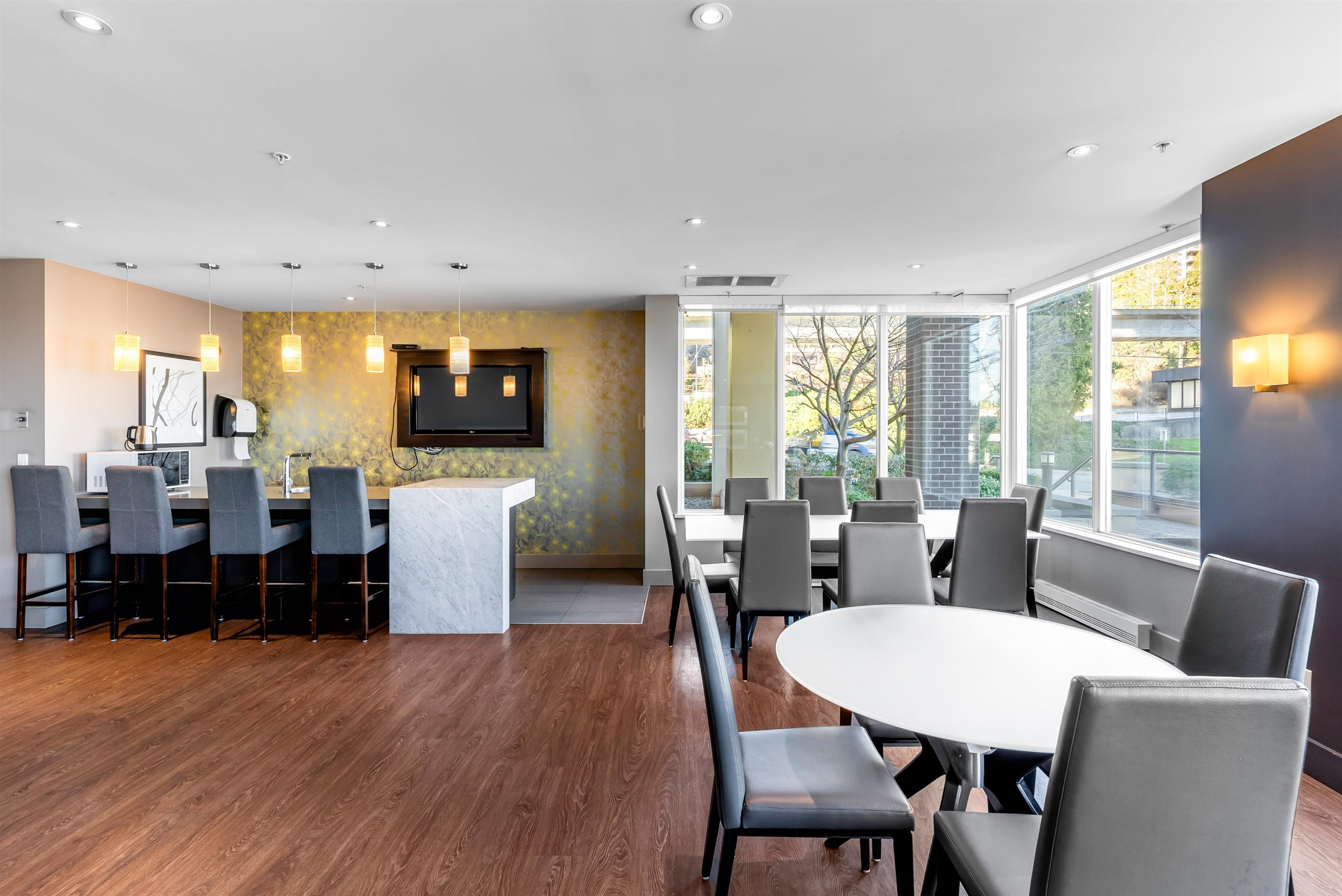 3103 2133 DOUGLAS ROAD 32