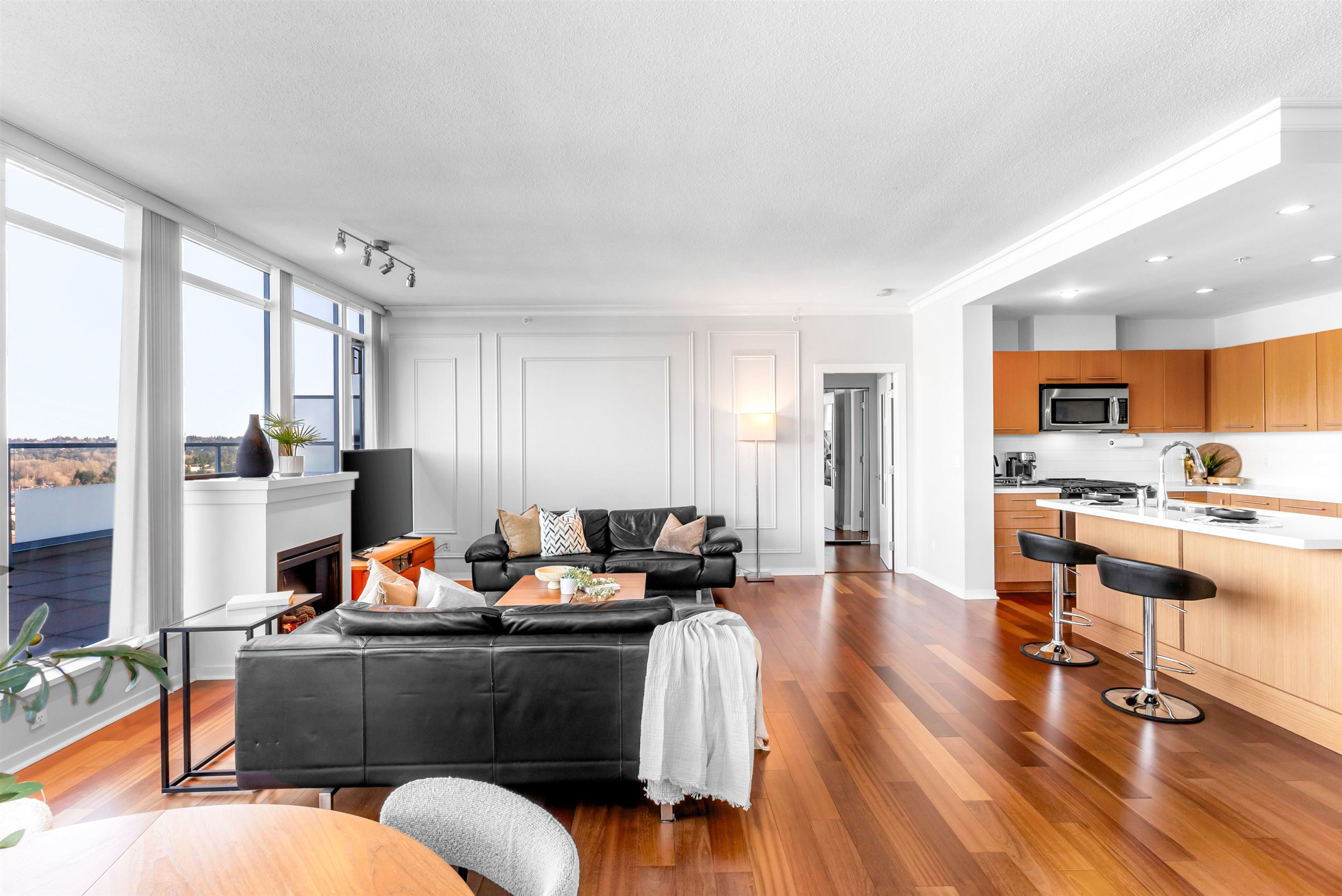 3103 2133 DOUGLAS ROAD 10
