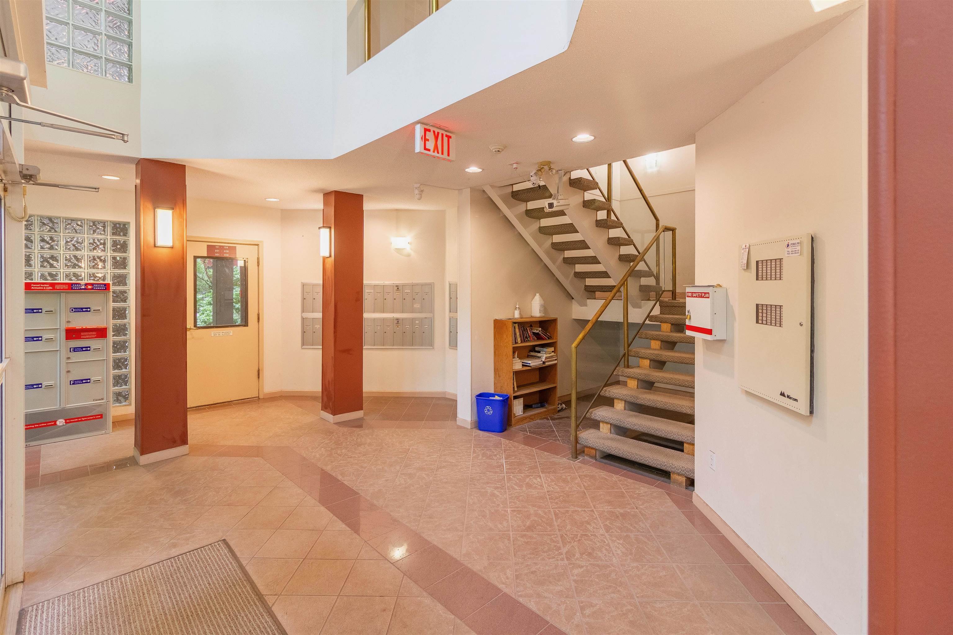 306 4951 SANDERS STREET 33