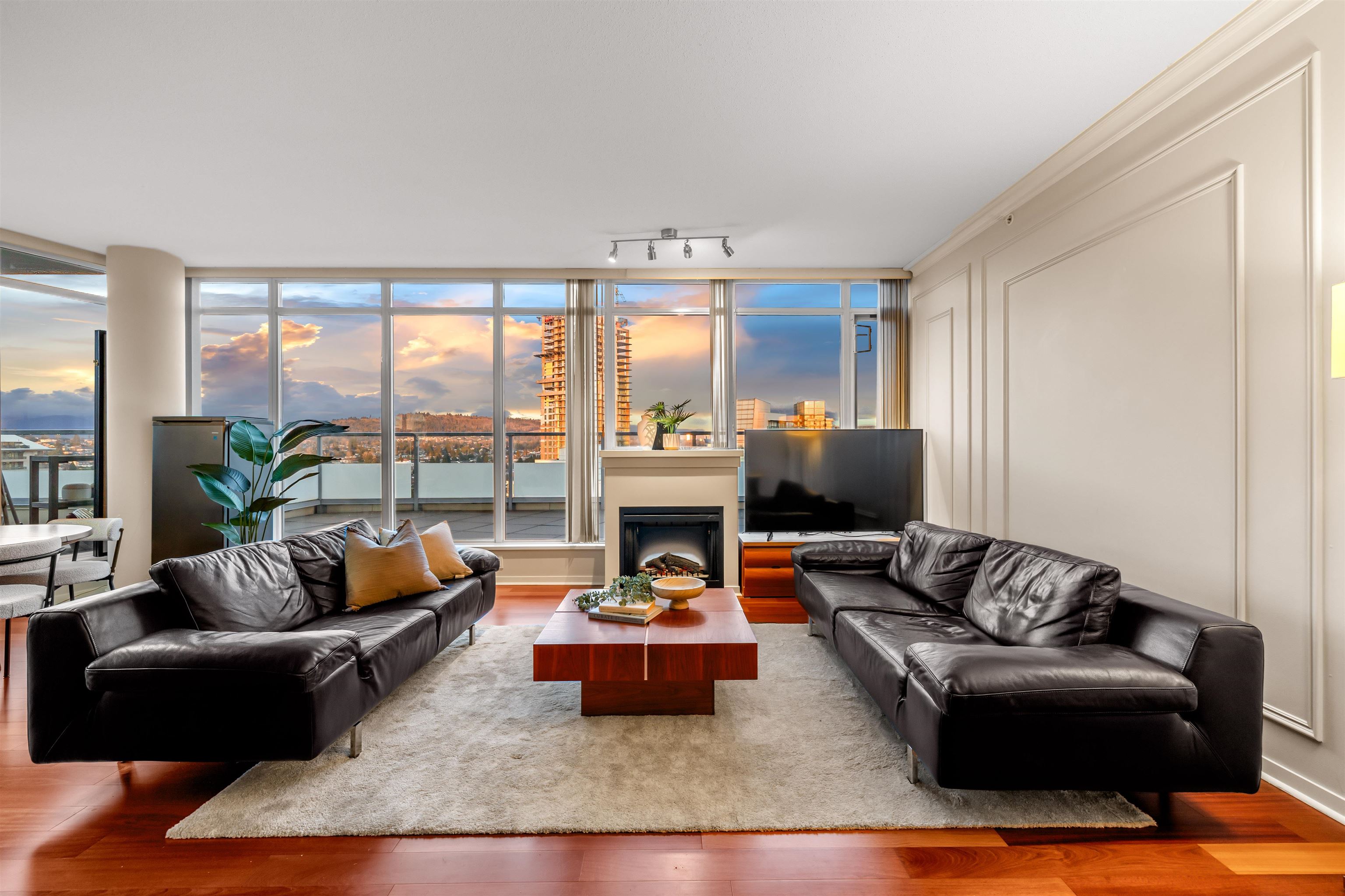 3103 2133 DOUGLAS ROAD 3