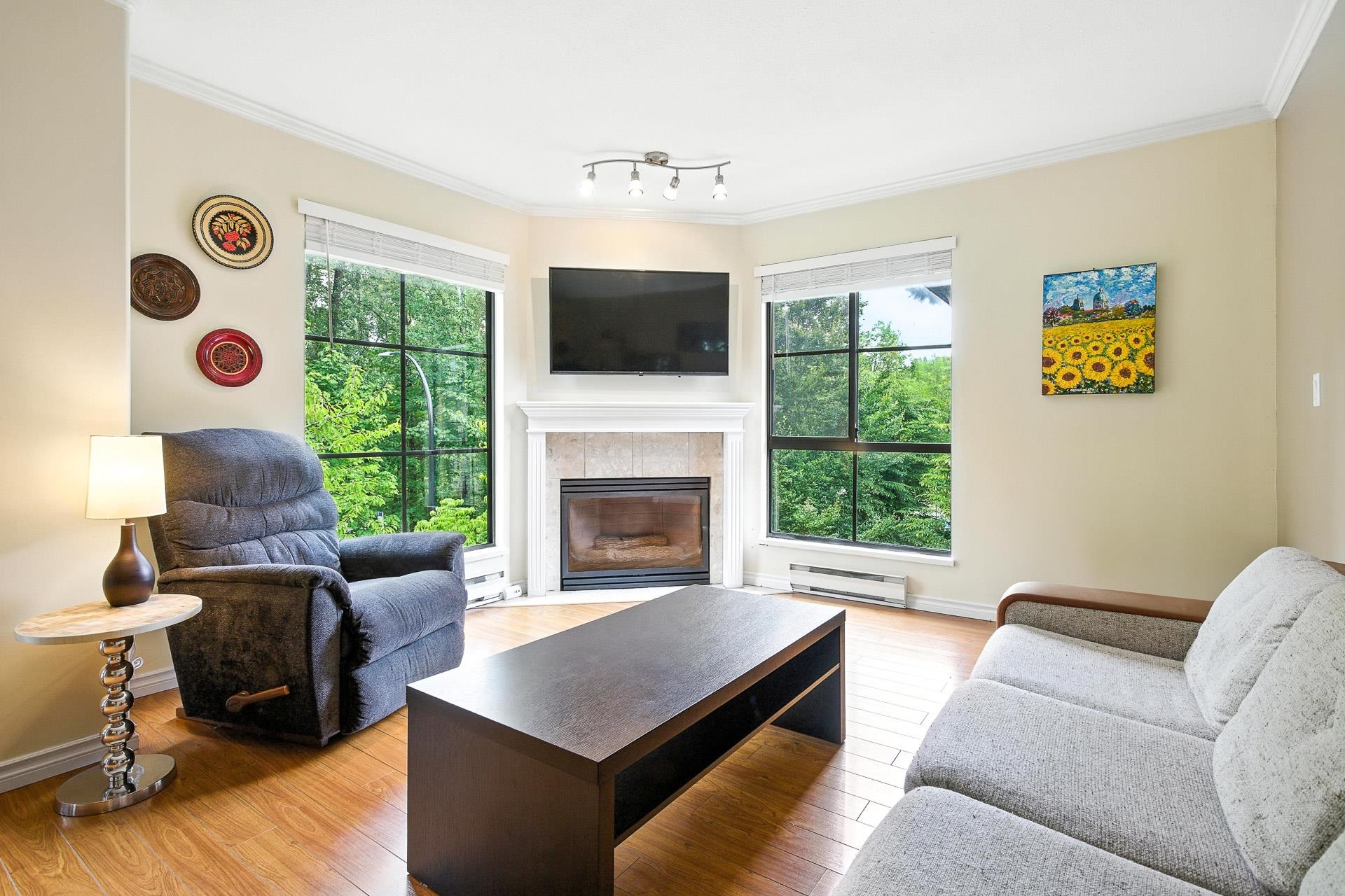 303 2357 WHYTE AVENUE 6
