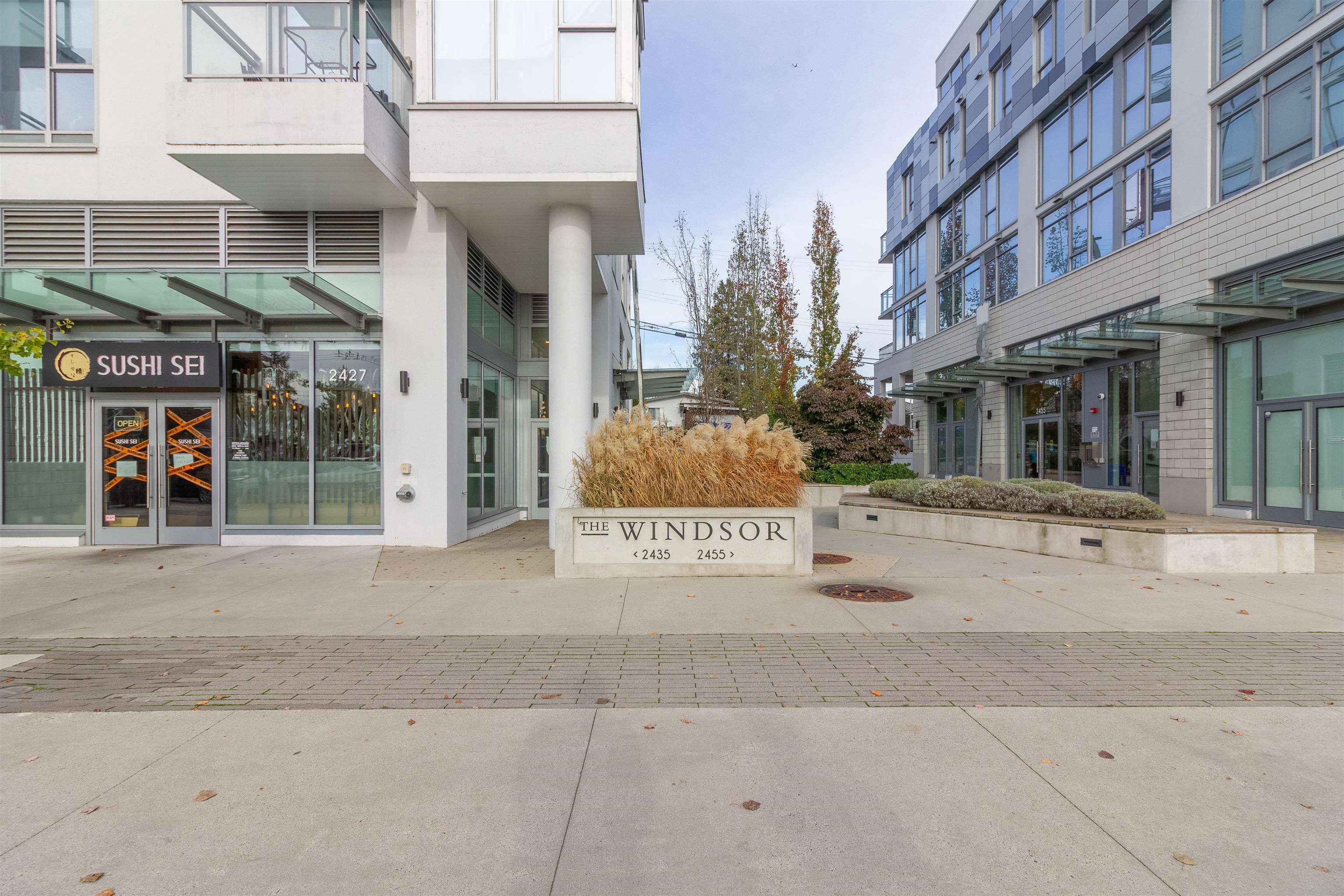 302 2435 KINGSWAY 21