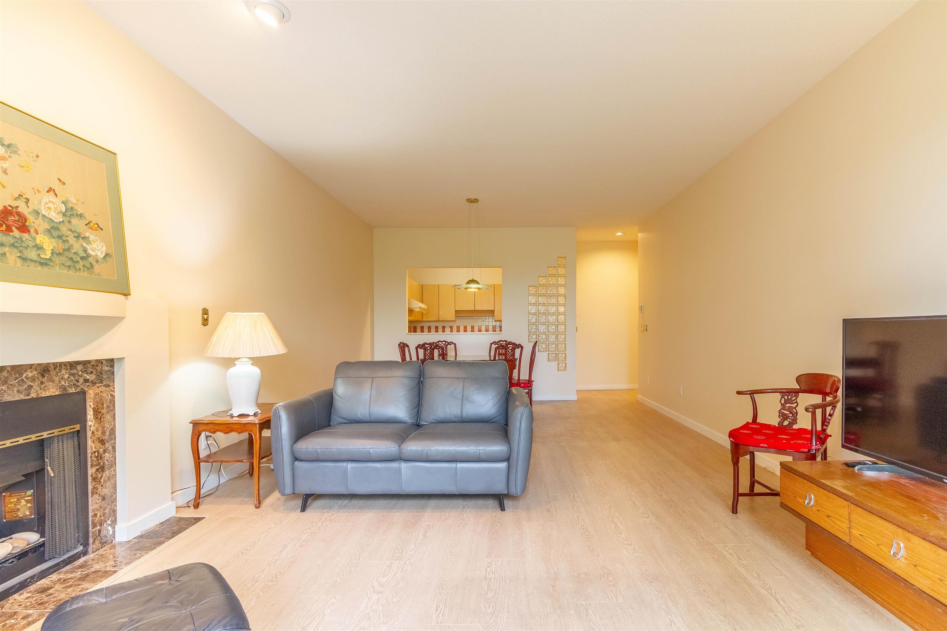306 4951 SANDERS STREET 6