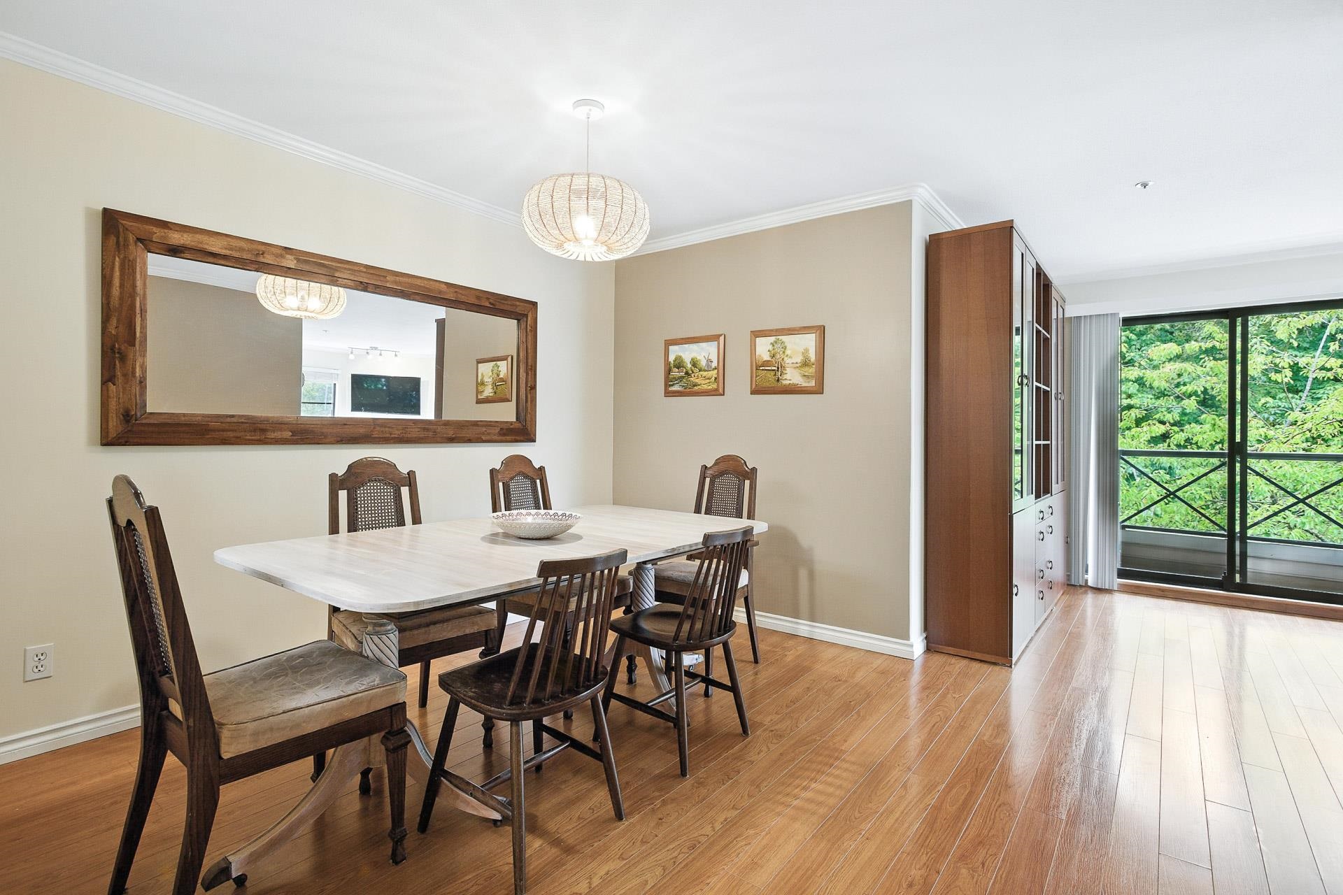 303 2357 WHYTE AVENUE 13