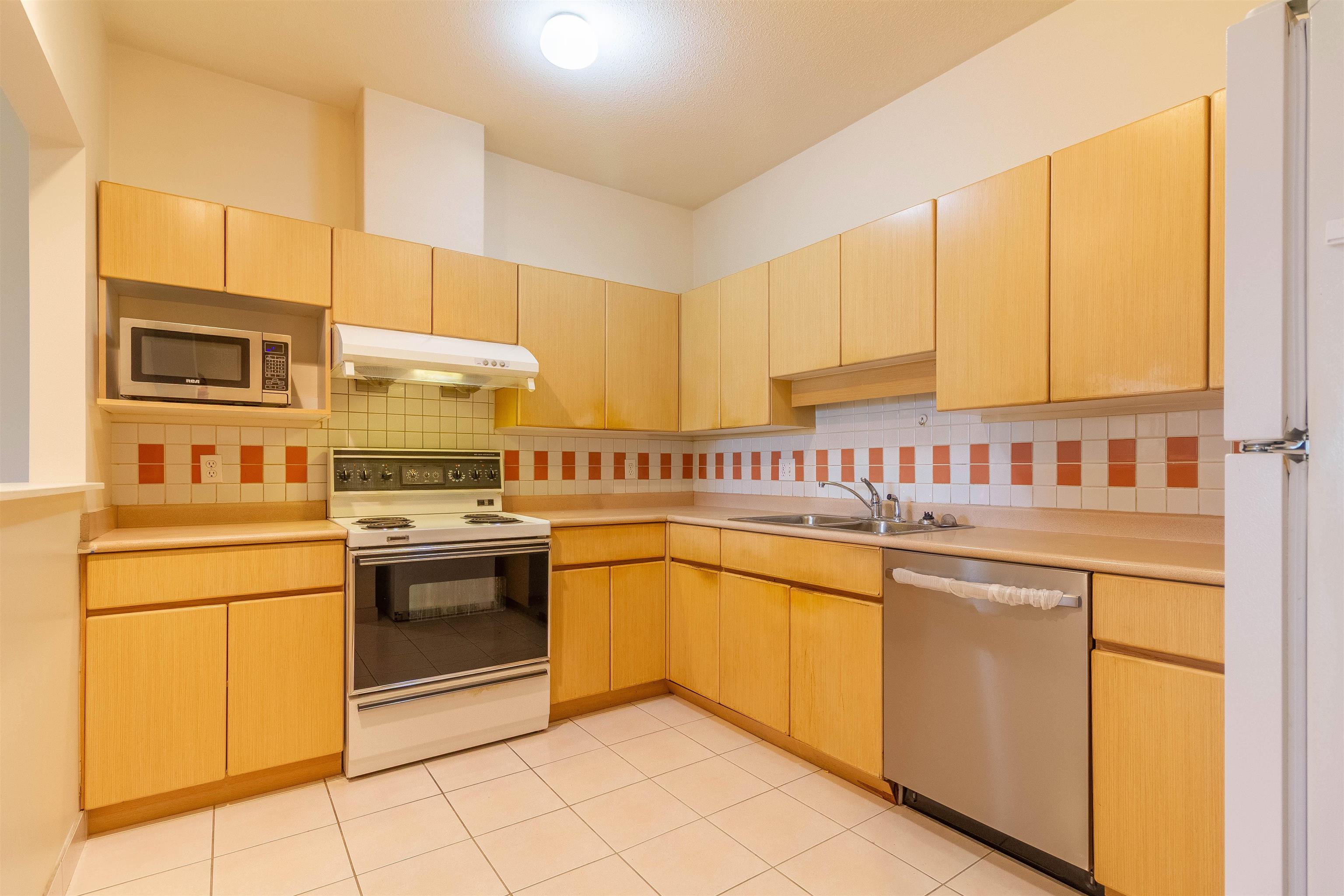 306 4951 SANDERS STREET 12