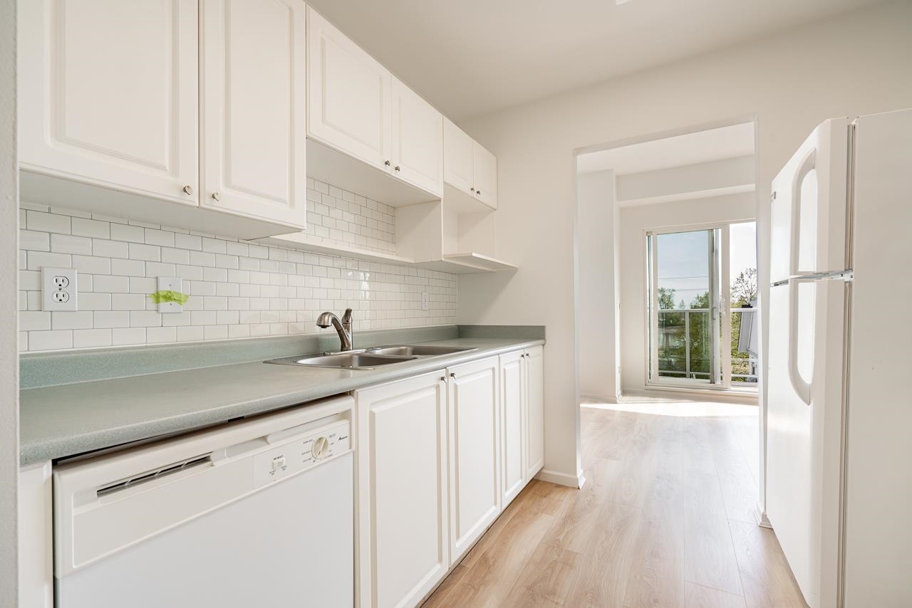 54 2728 CHANDLERY PLACE 11