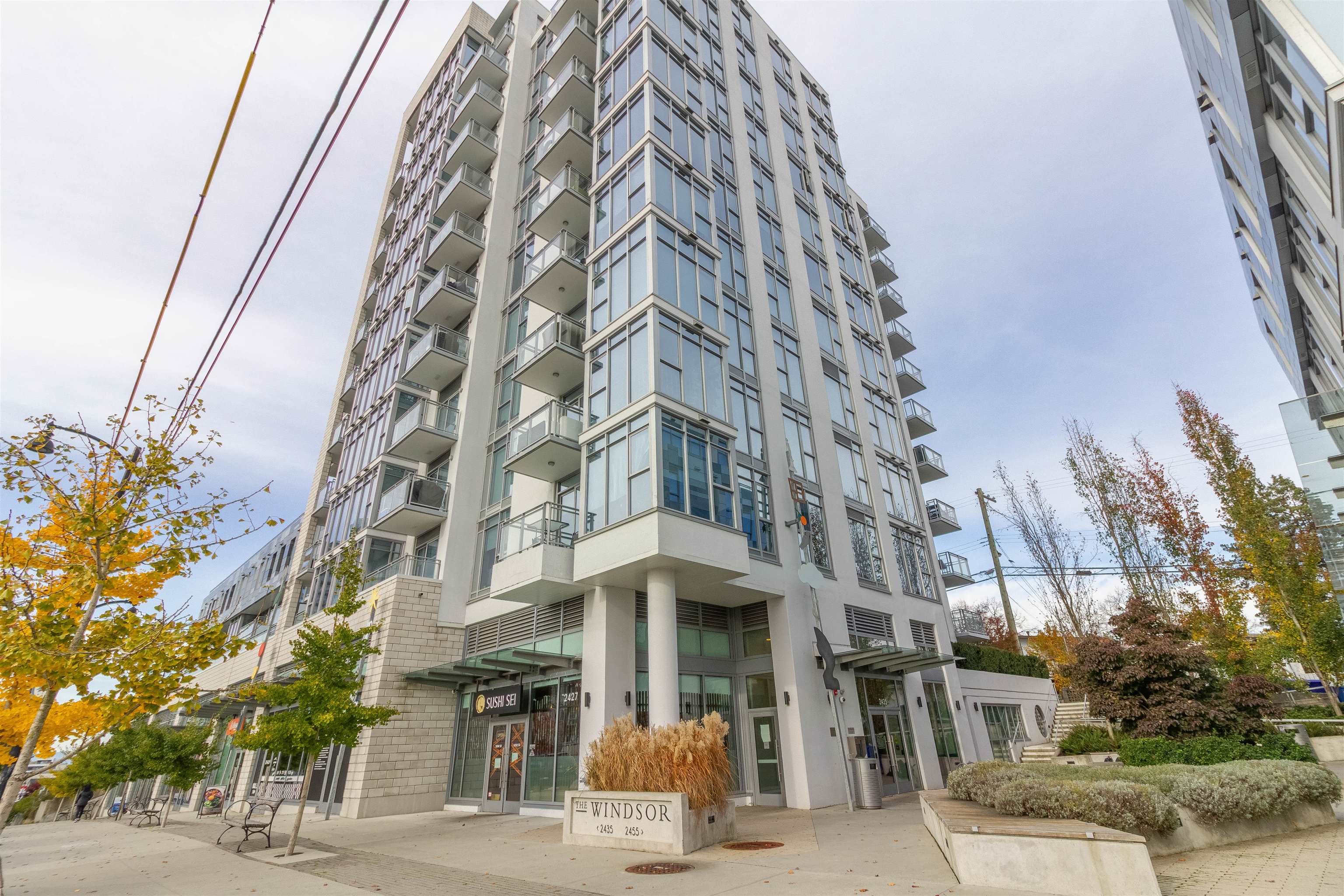 302 2435 KINGSWAY
