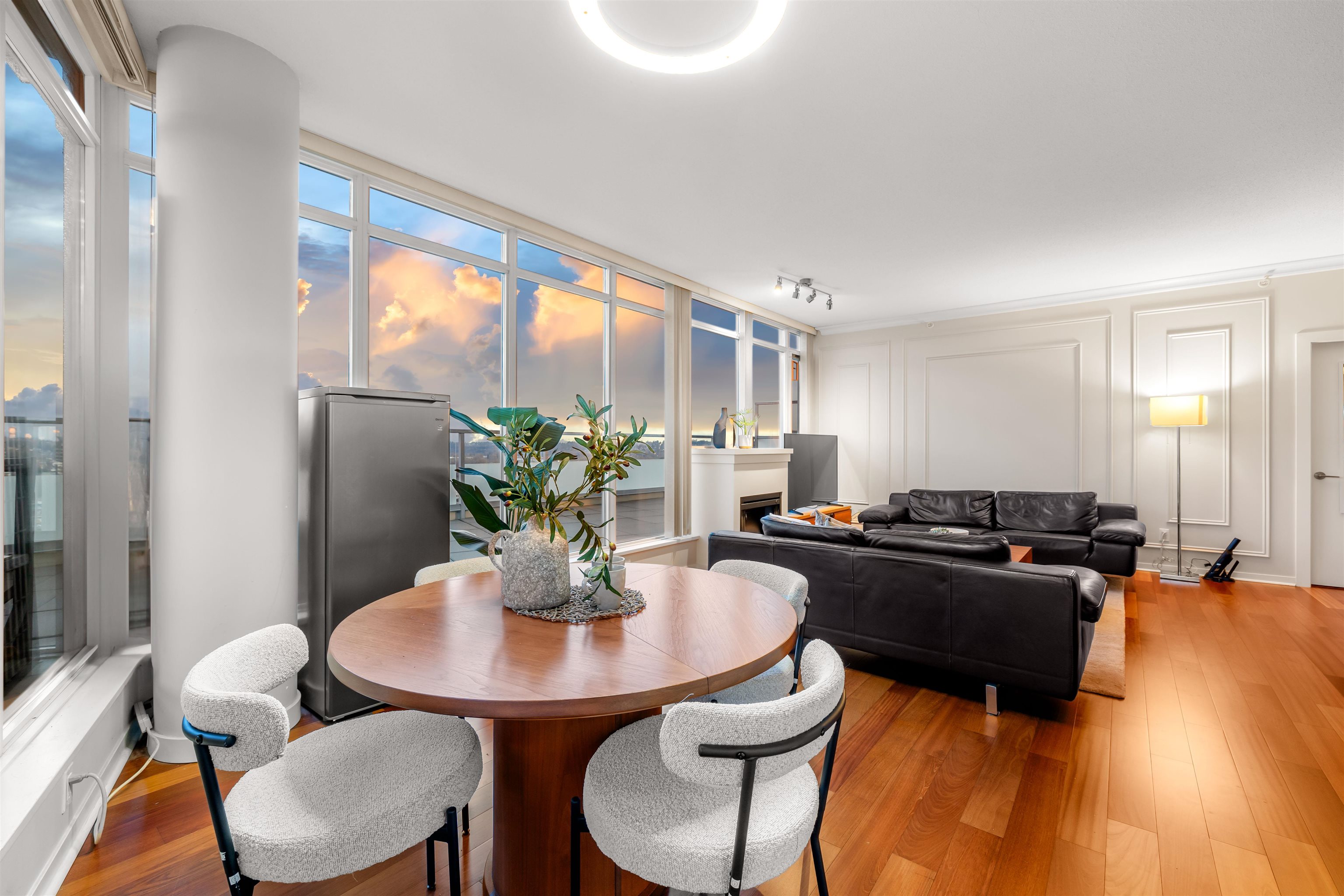 3103 2133 DOUGLAS ROAD 8