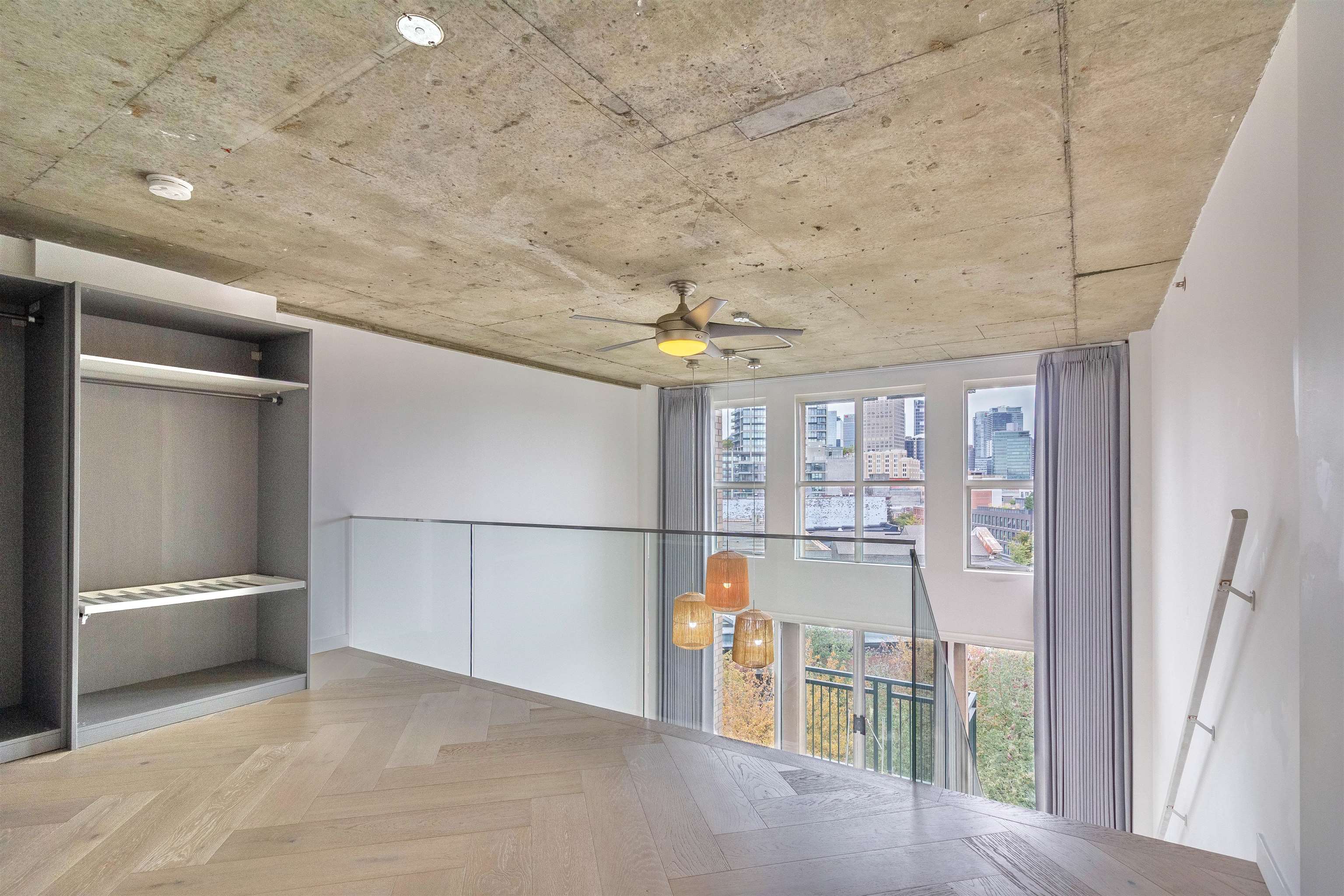 602 22 E CORDOVA STREET 13