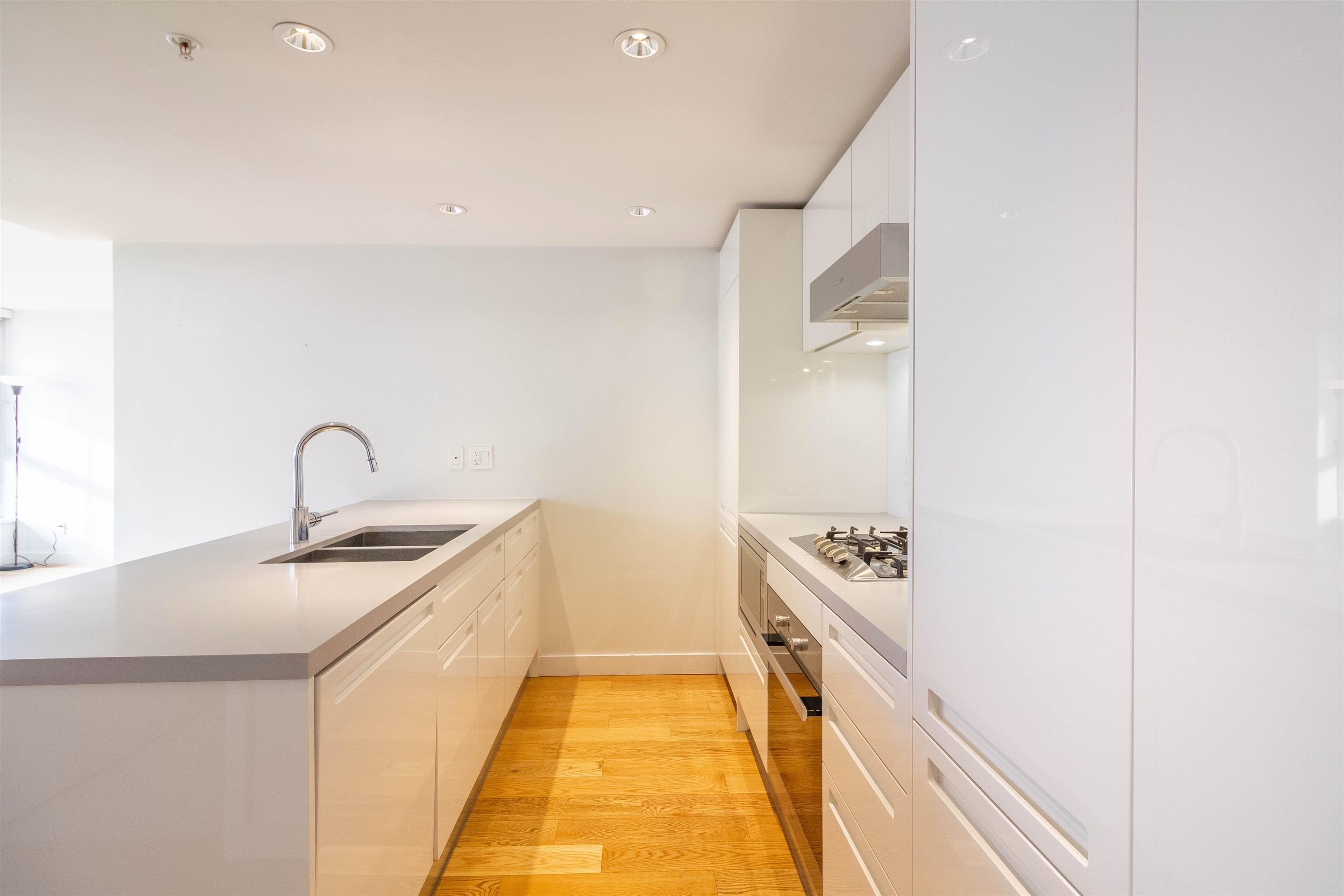 1810 188 KEEFER STREET 6