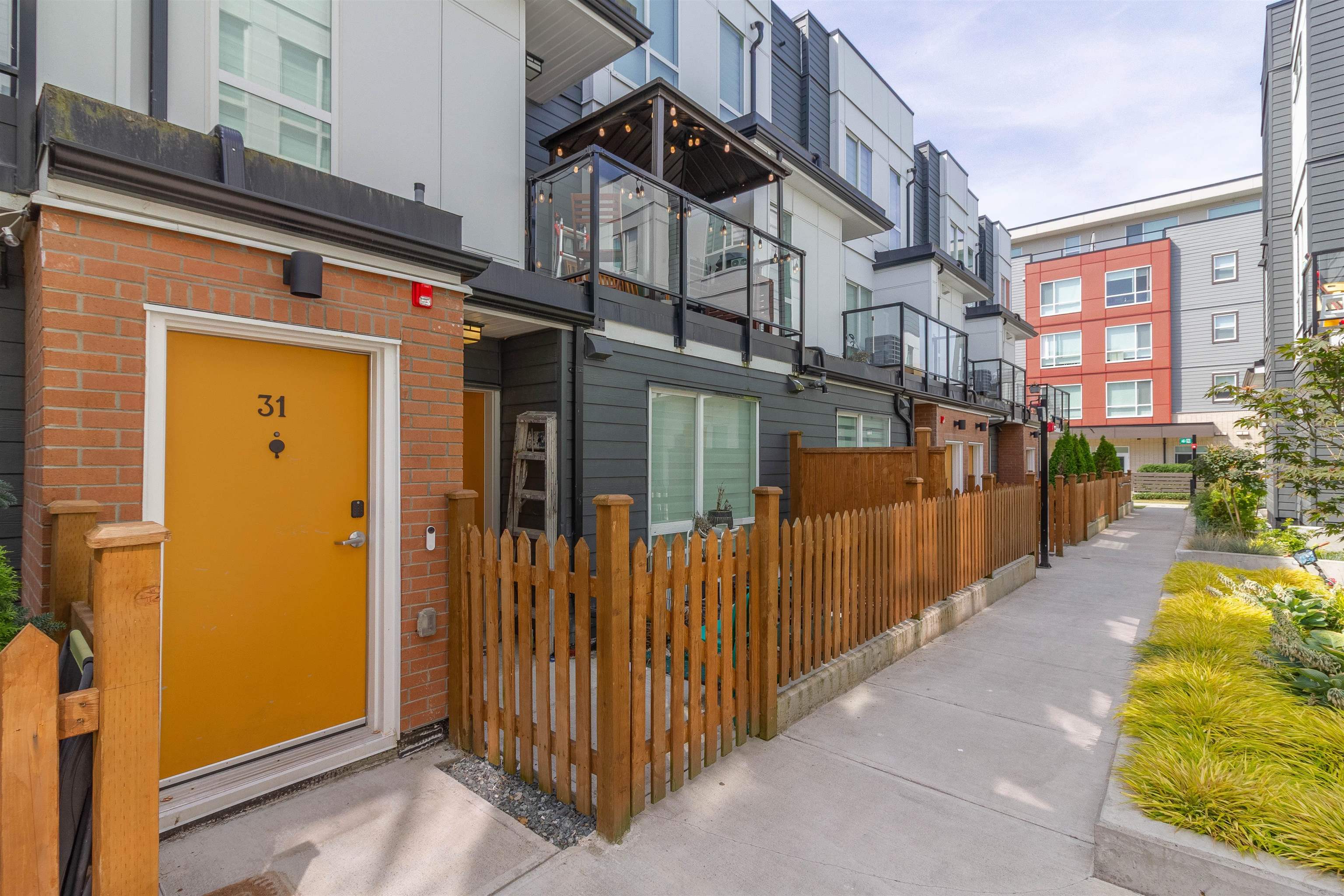 31 18855 72 AVENUE 30