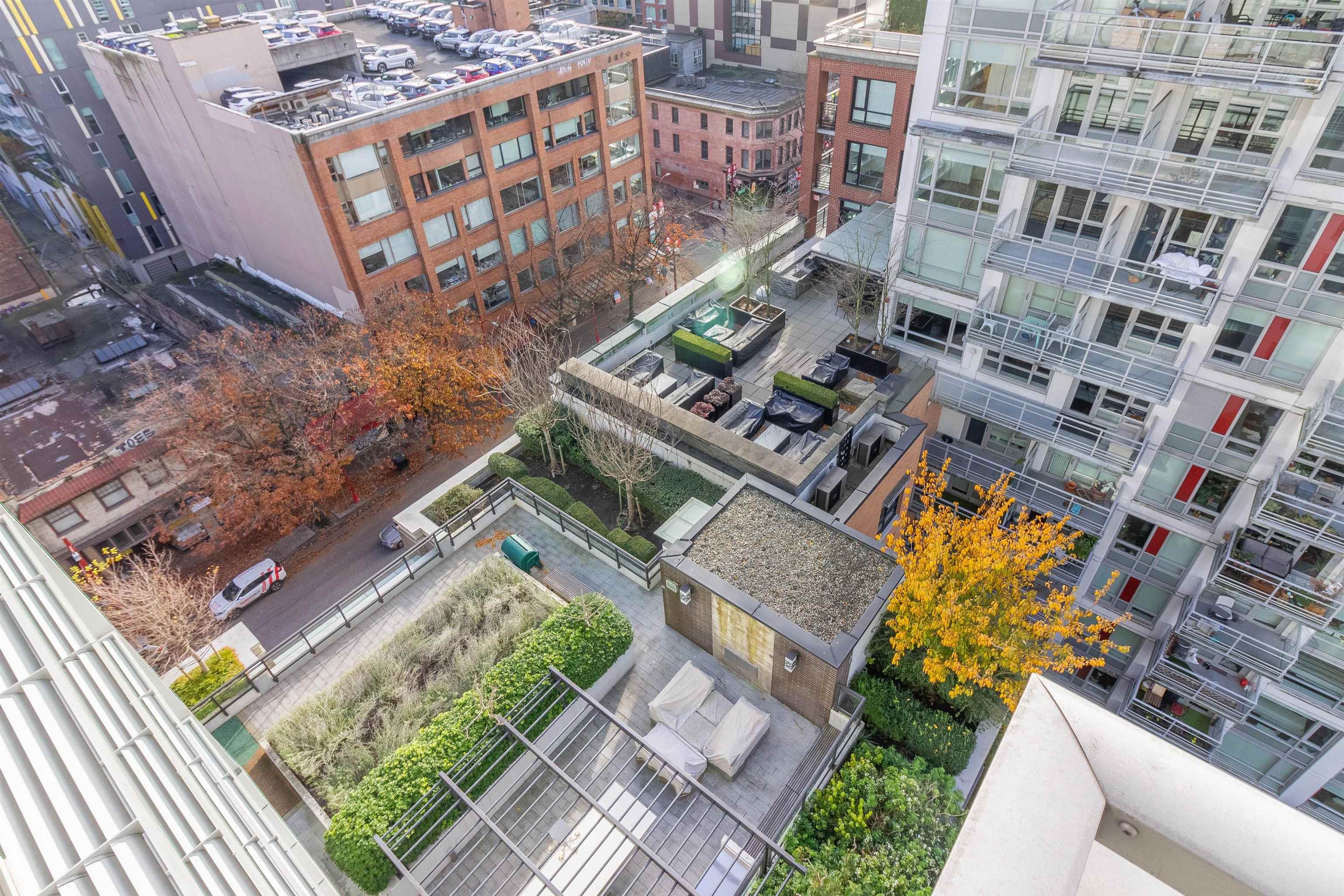 1810 188 KEEFER STREET 22