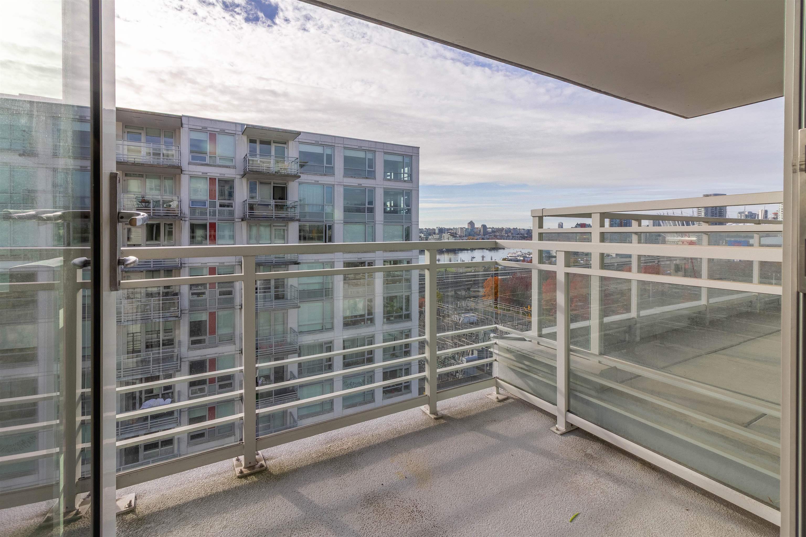 1810 188 KEEFER STREET 20