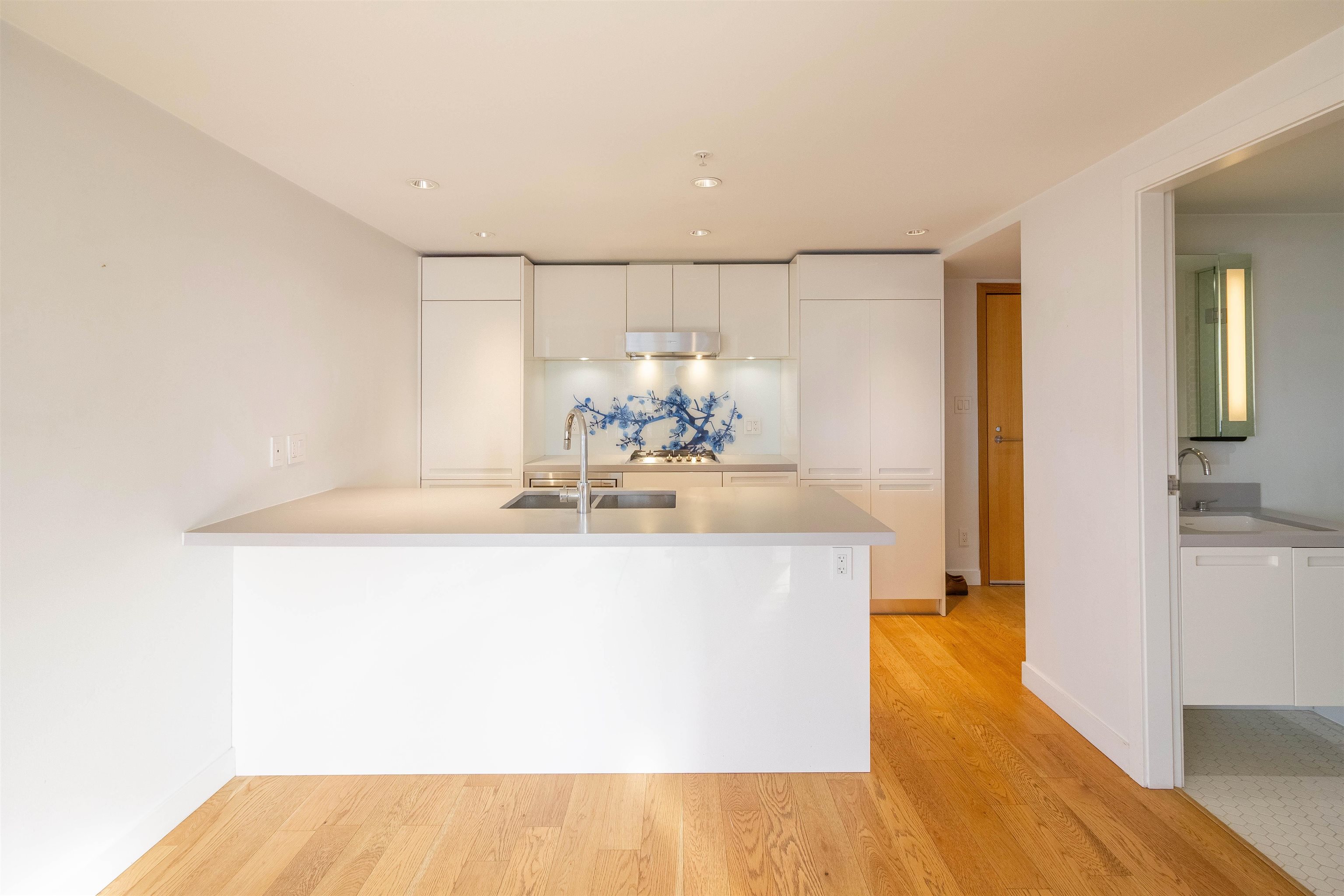 1810 188 KEEFER STREET 3