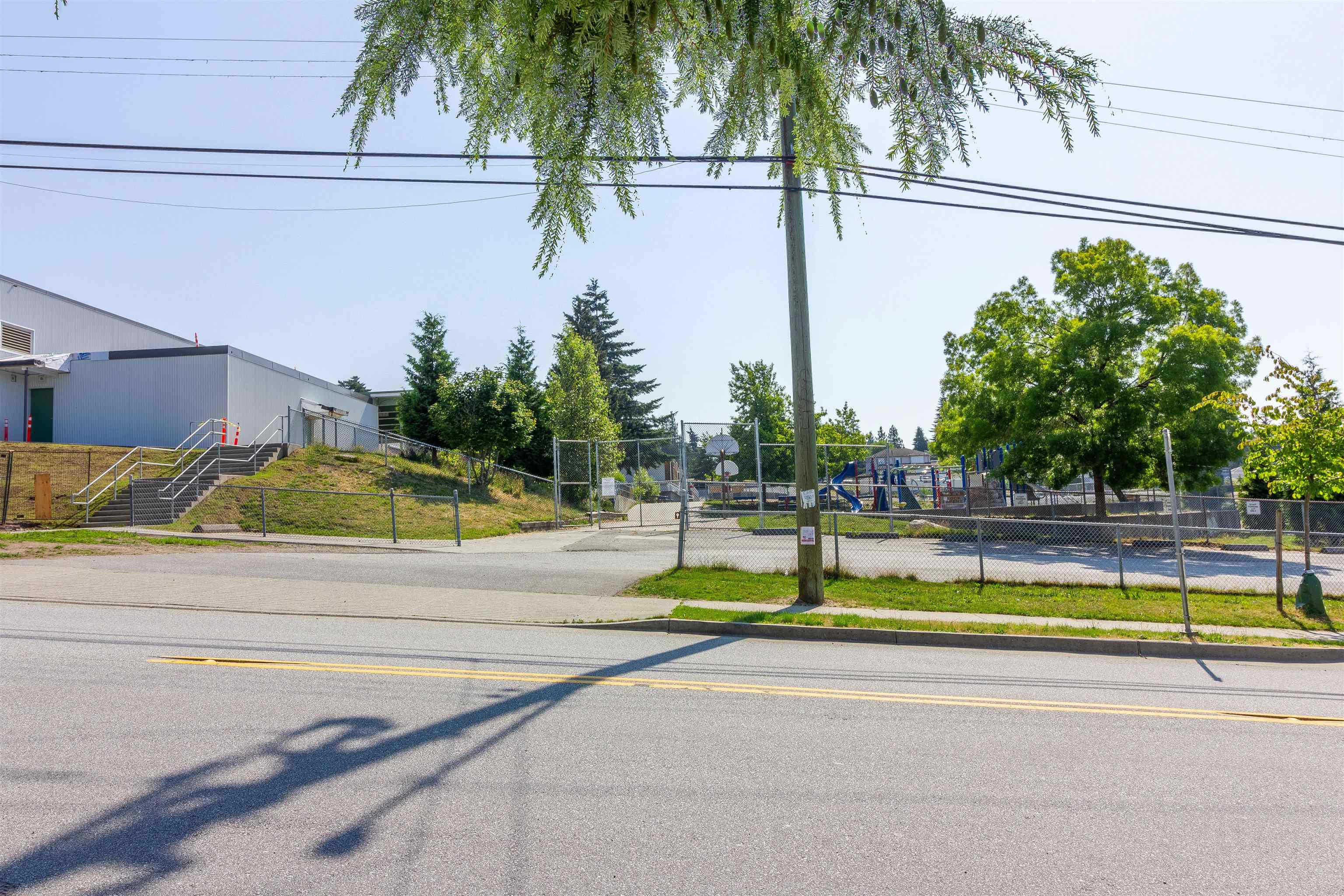 406 SCHOOLHOUSE STREET 31