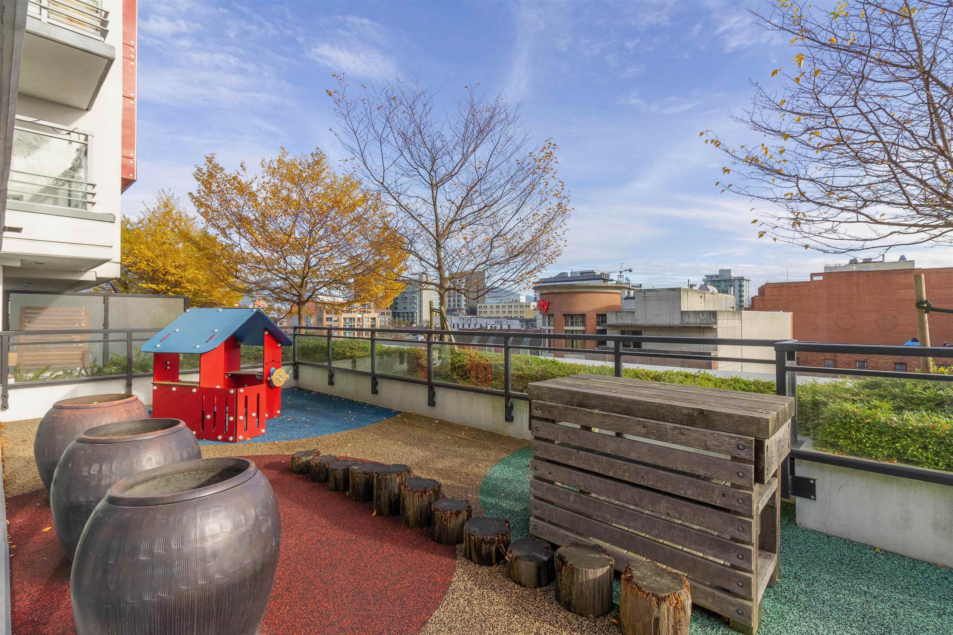 1810 188 KEEFER STREET 32