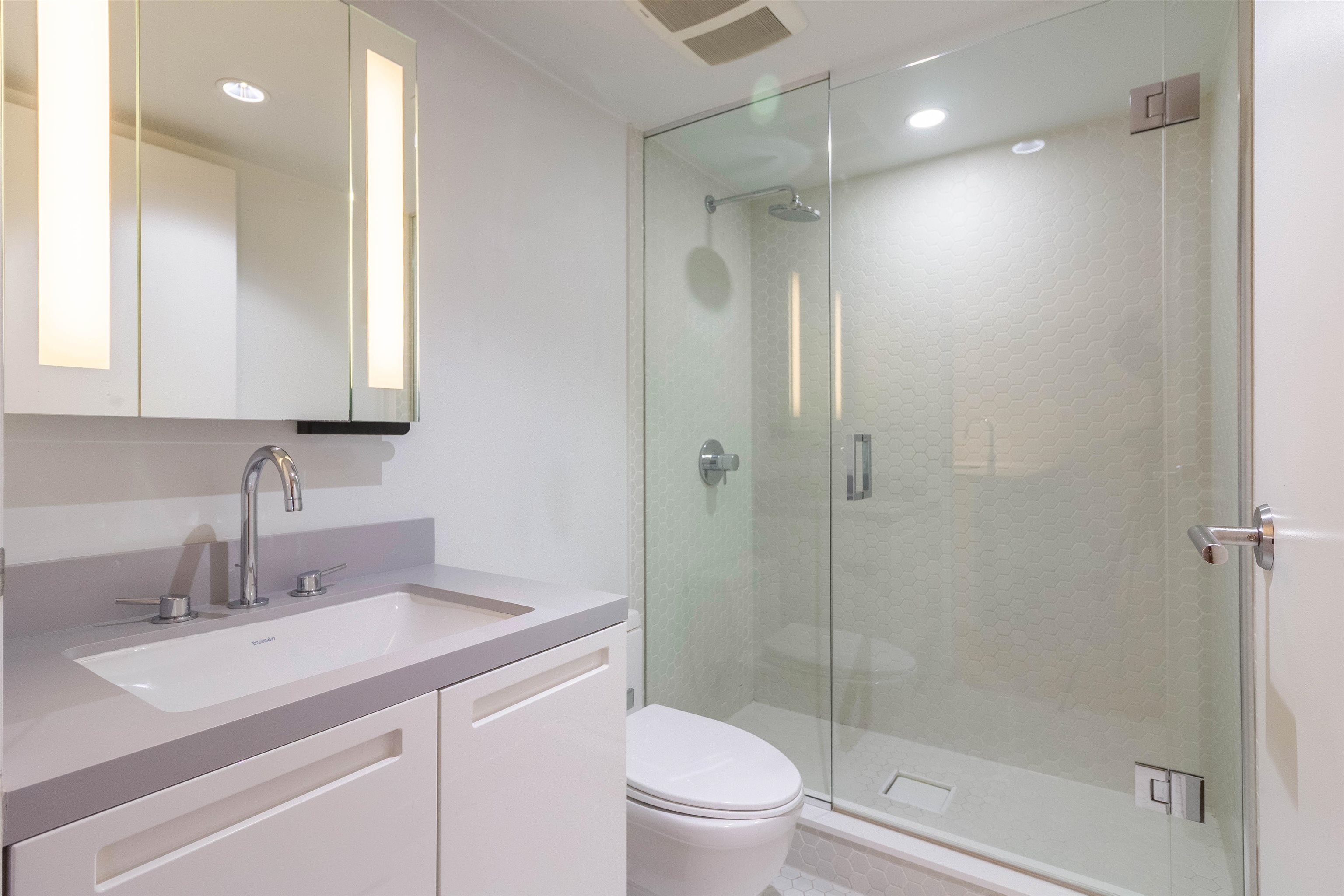 1810 188 KEEFER STREET 24