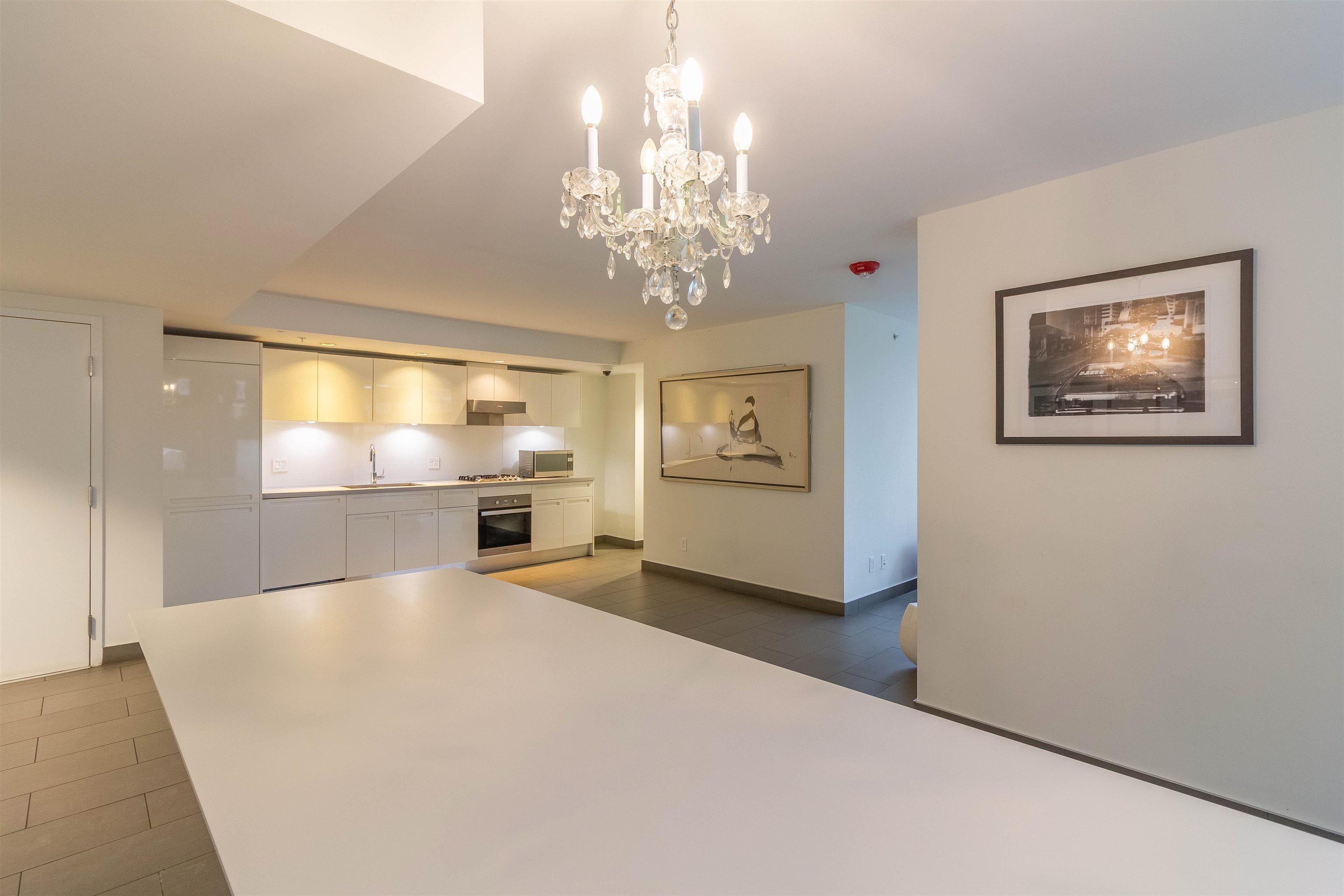 1810 188 KEEFER STREET 29