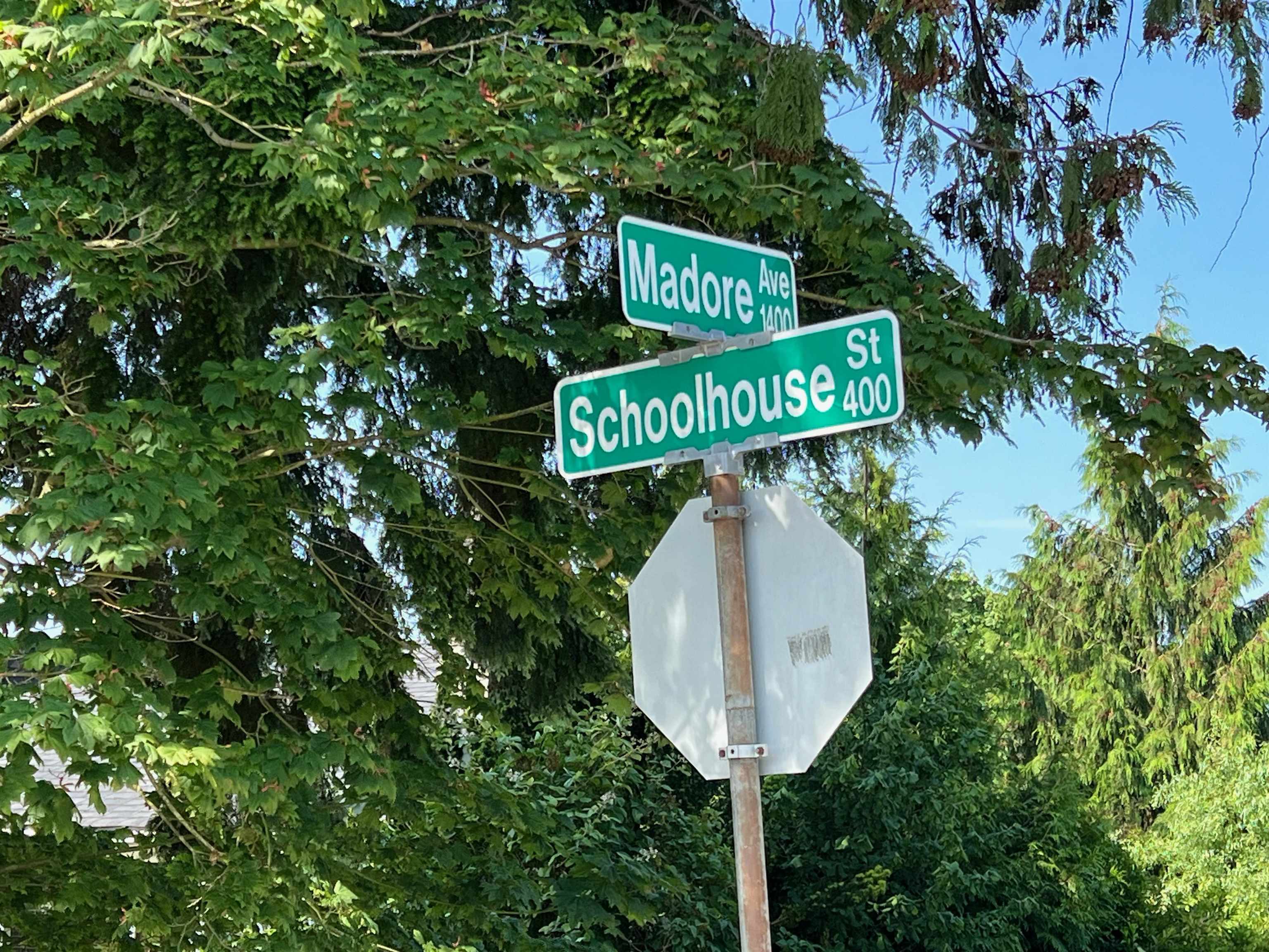 406 SCHOOLHOUSE STREET 32