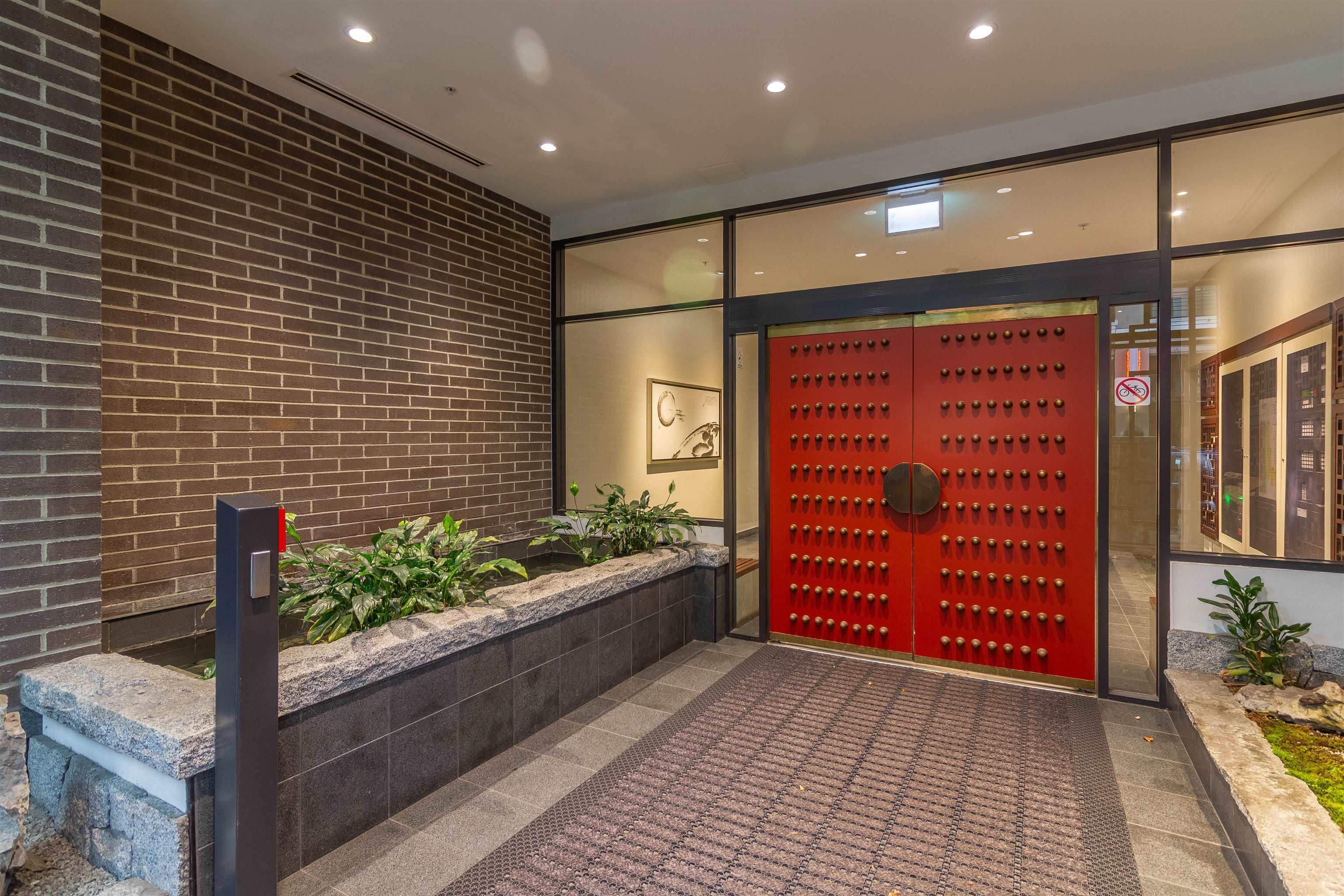 1810 188 KEEFER STREET 2