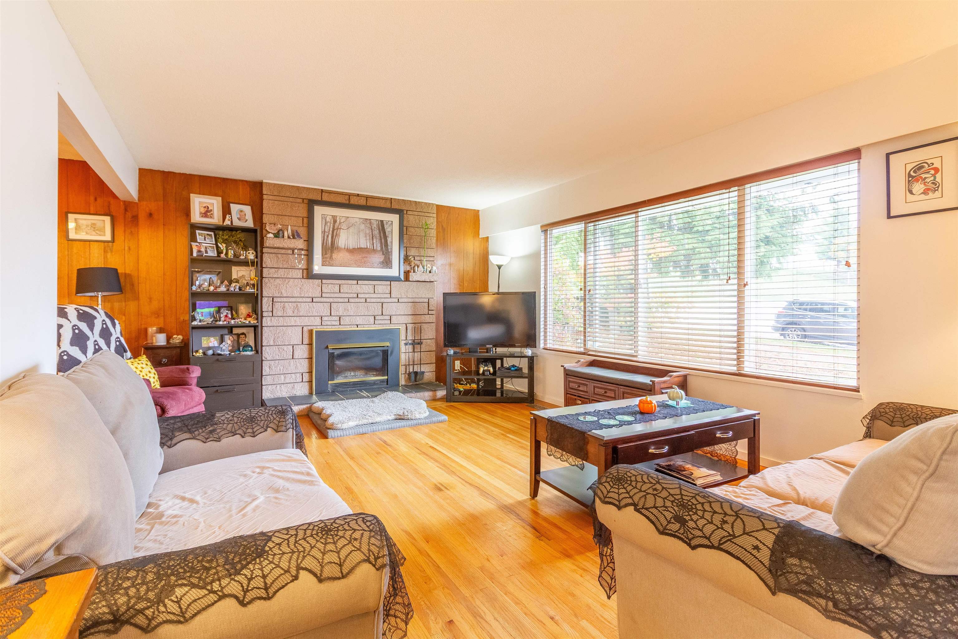 406 SCHOOLHOUSE STREET 3