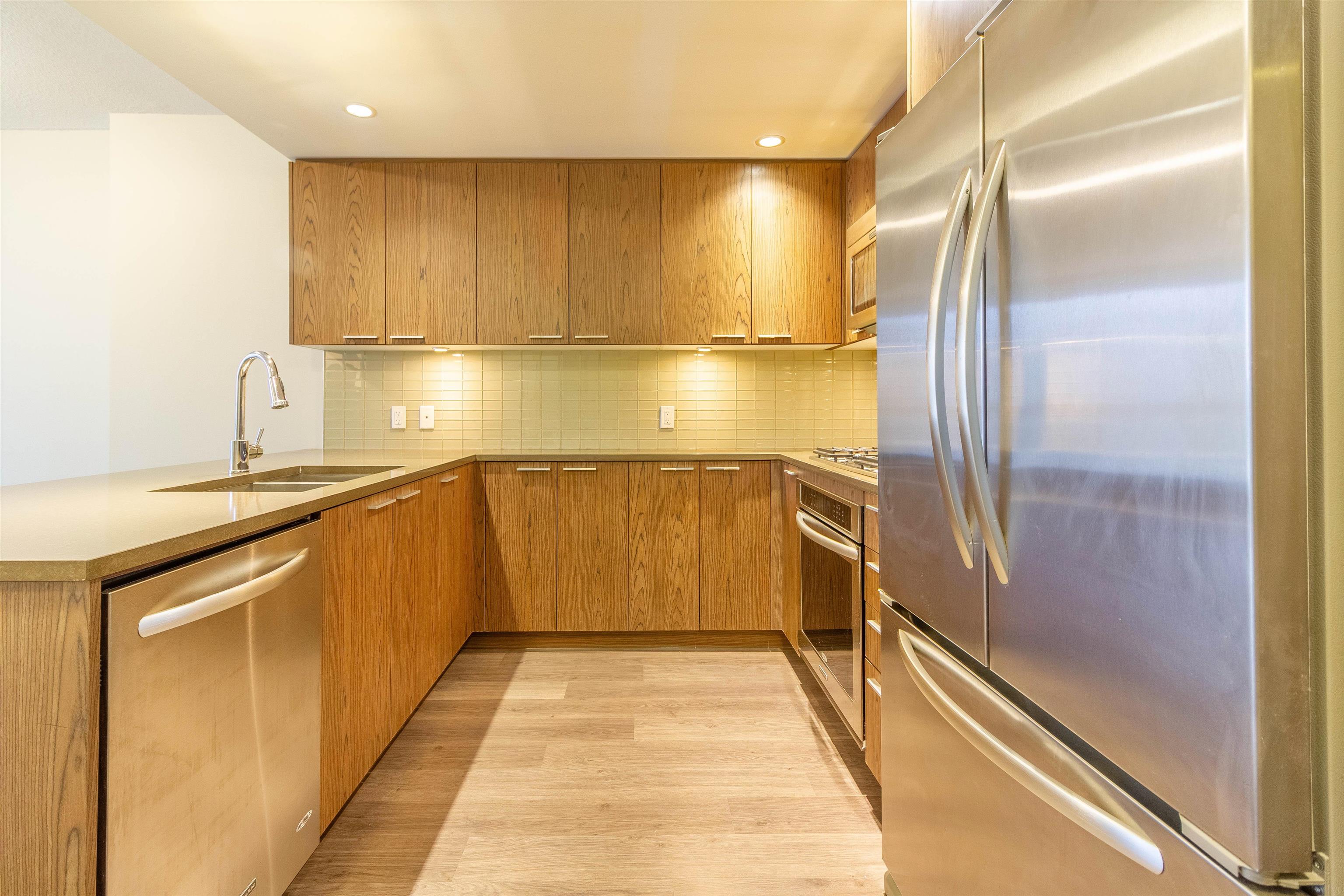 2703 2975 ATLANTIC AVENUE 10