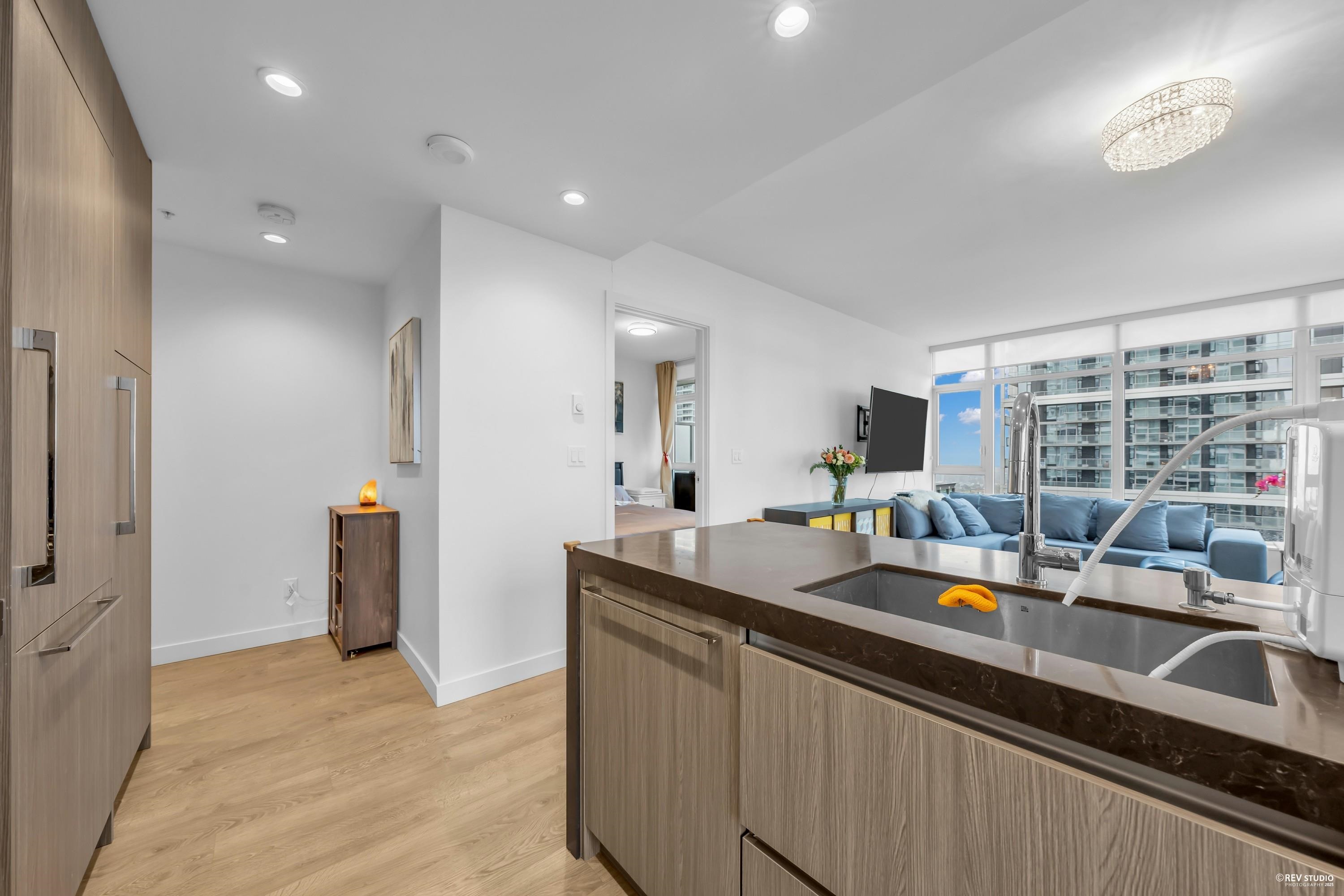2507 6080 MCKAY AVENUE 8
